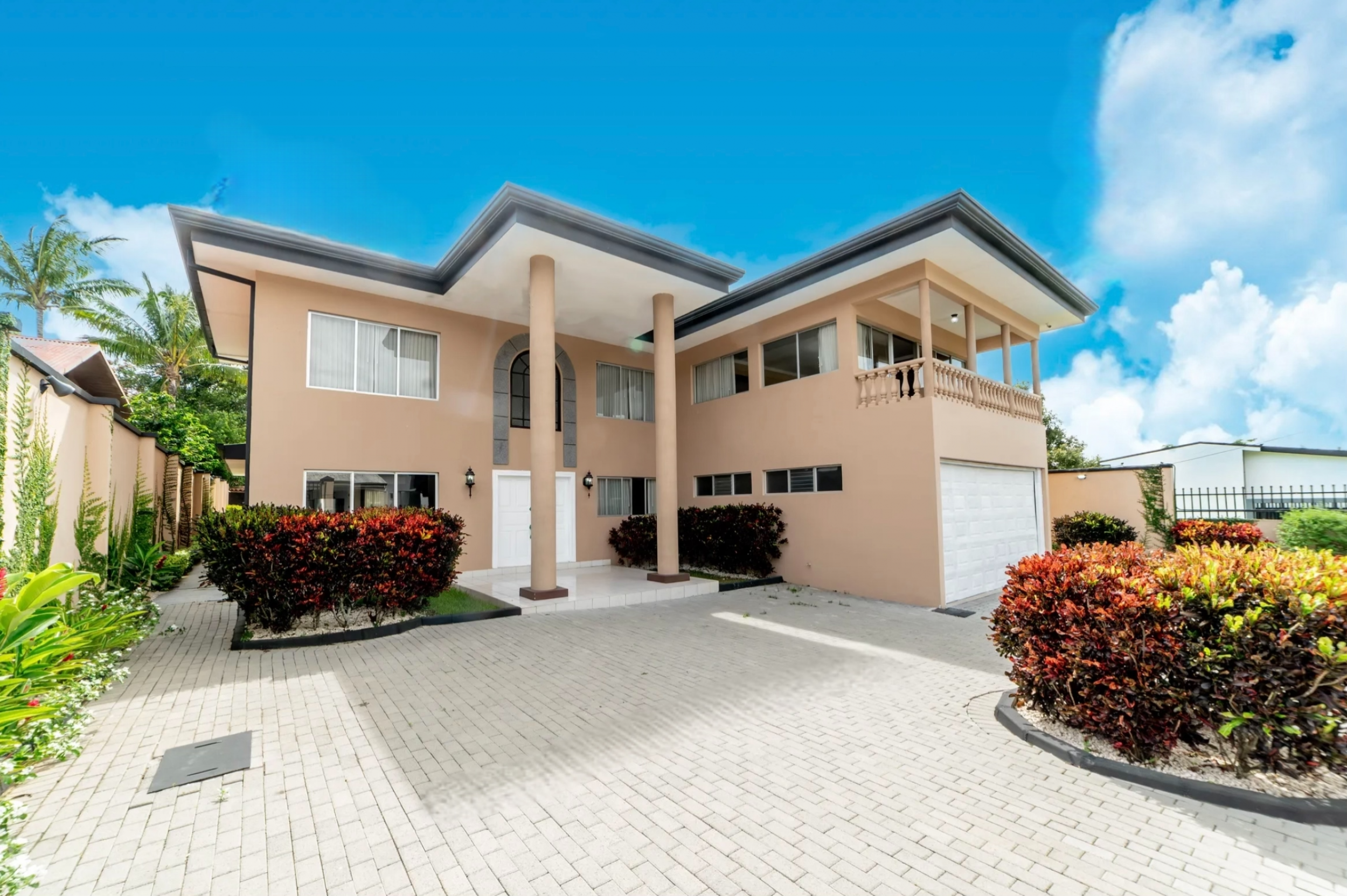 House for sale Ciudad Colon with pool