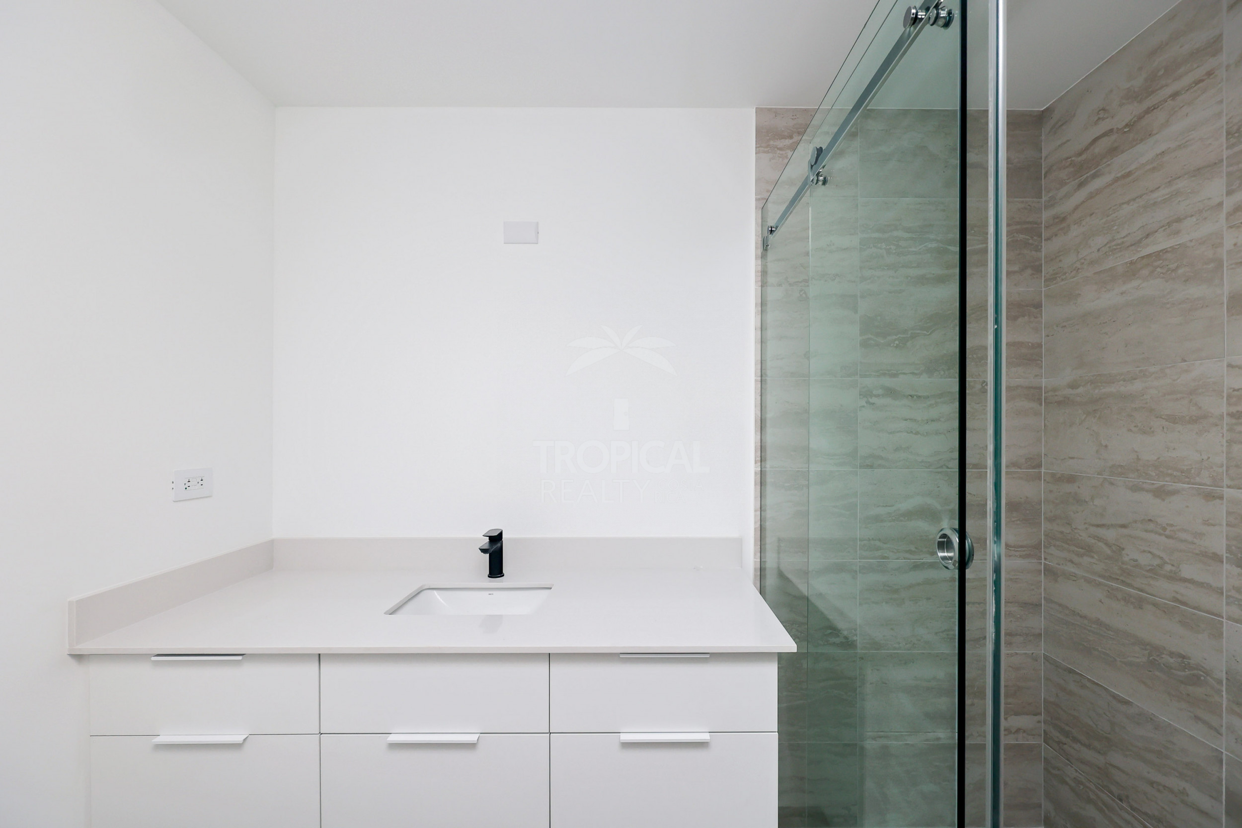Contemporary City View Apartment – La Sabana, San José