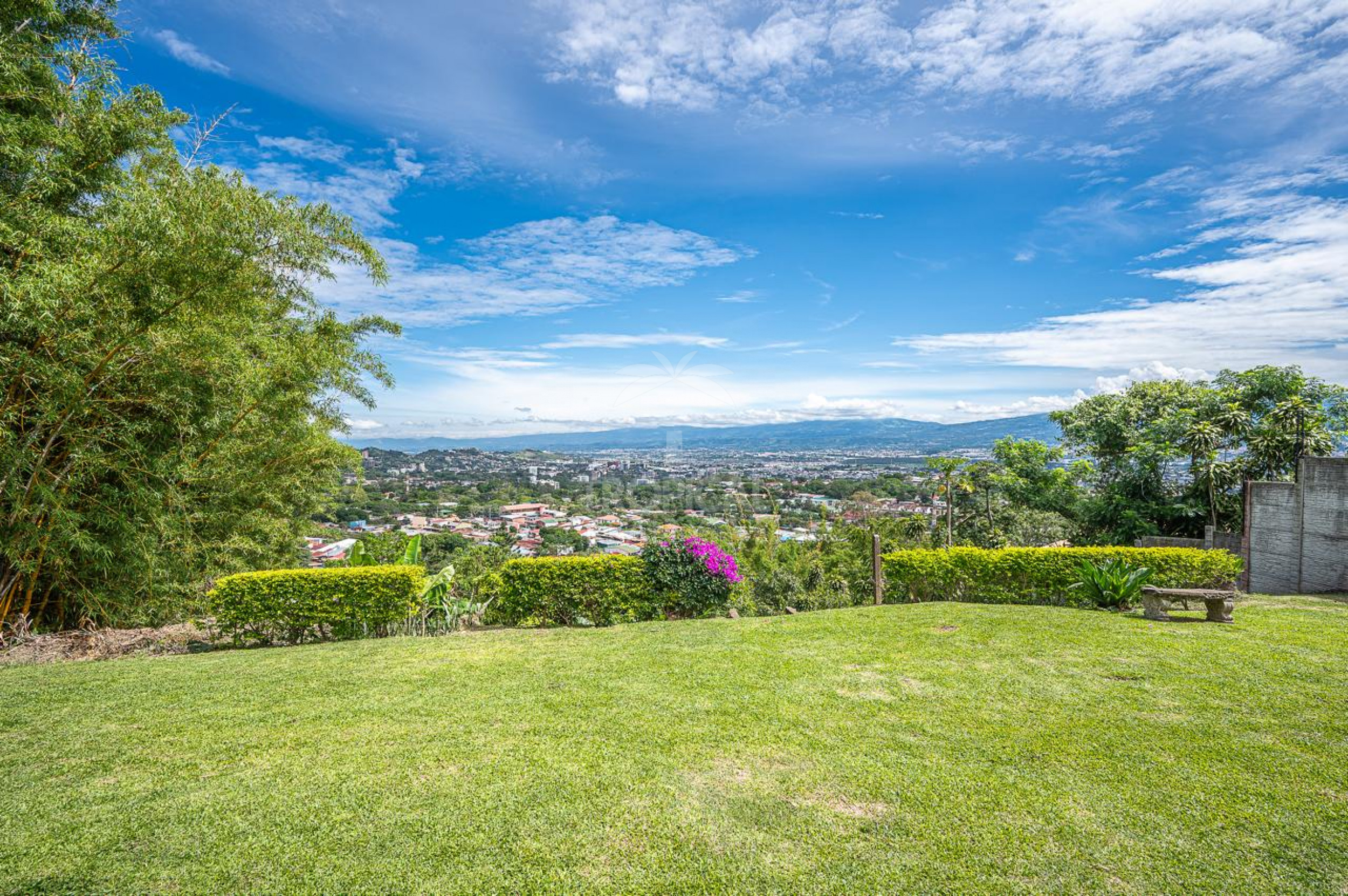 Panoramic home Escazu, property with a home and 2 apartments SOLD