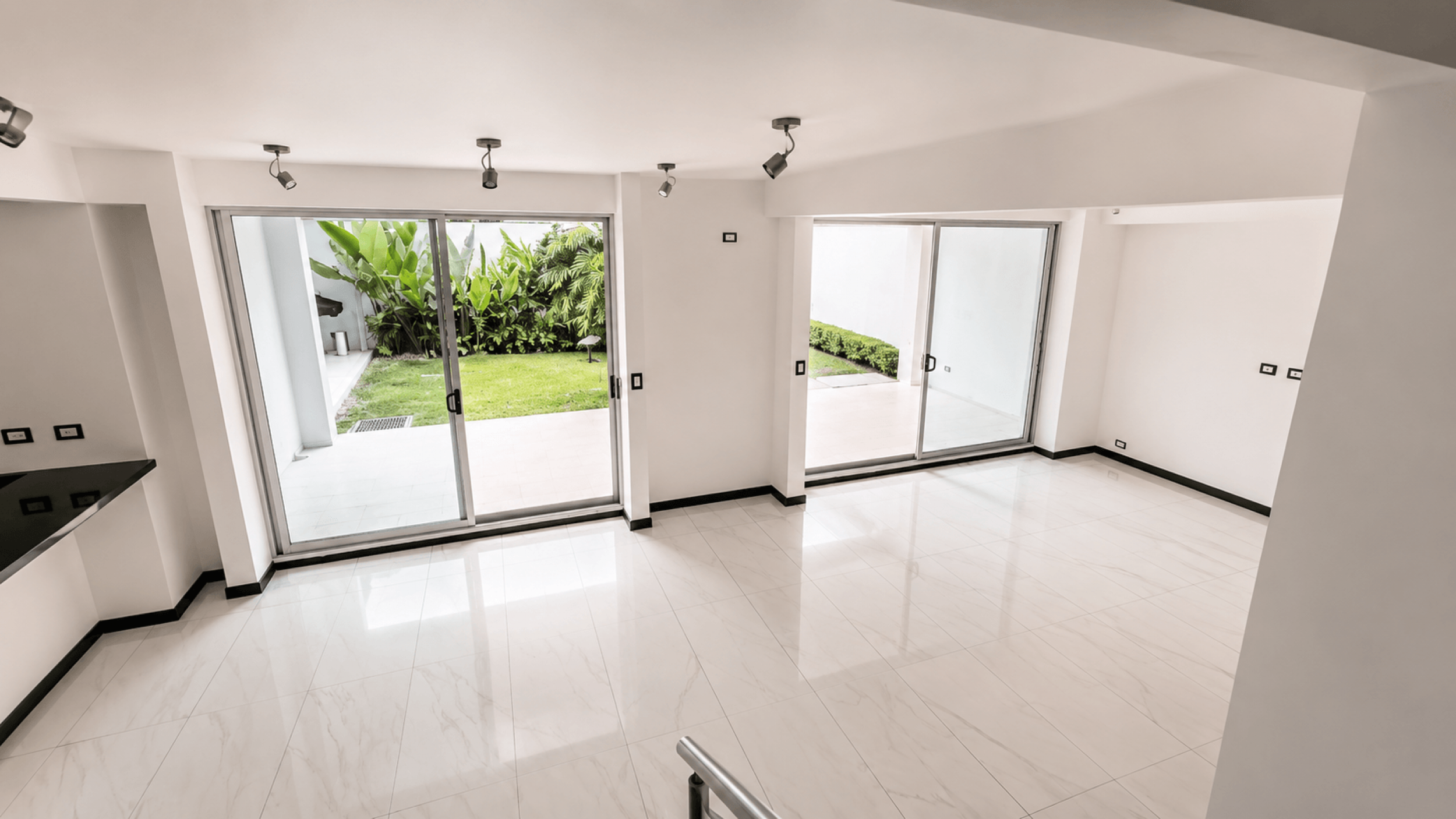 Modern Home for Rent in Santa Ana – 3 Bedrooms with Terrace and Spacious Living Areas