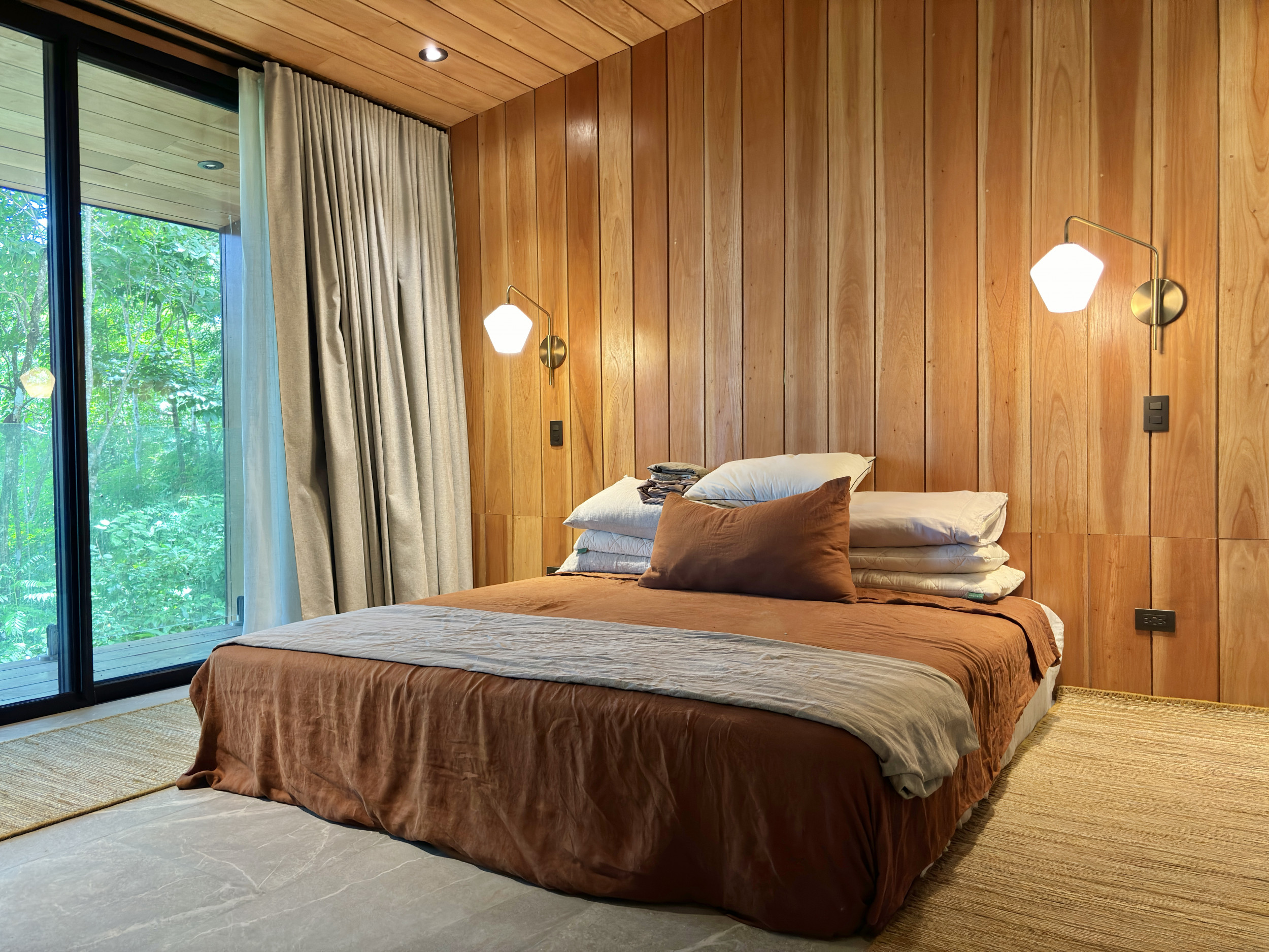 Modern Retreat Surrounded by Lush Nature in Santa Teresa