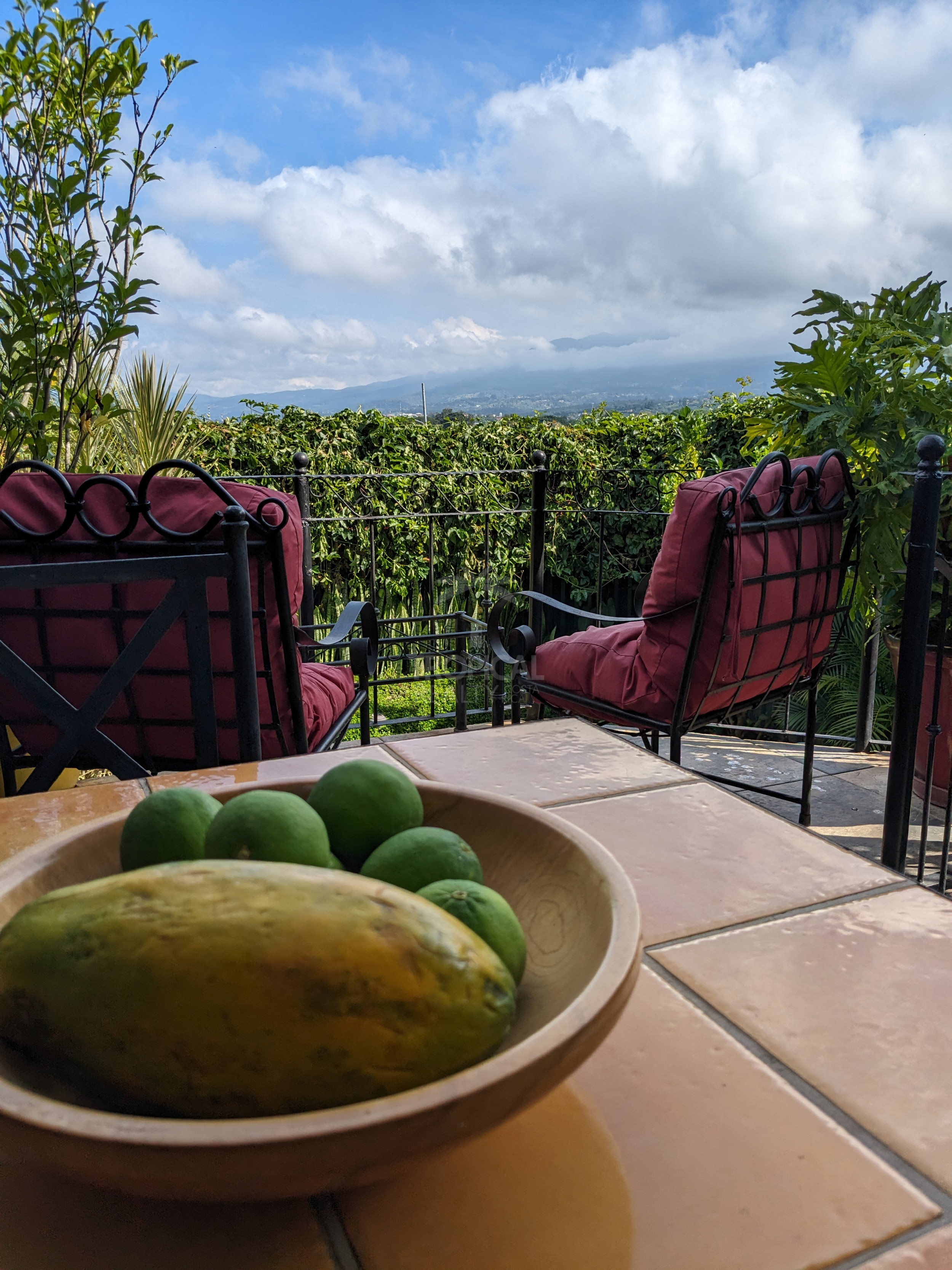Property 2 homes, Mountain Views in San Isidro, Alajuela – Ideal Income/Hospitality or Vacation Home