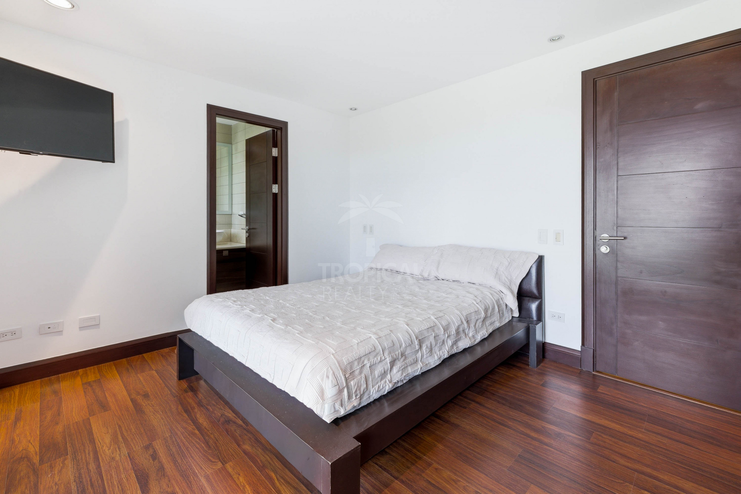 Luxury Contemporary Estate for Sale in Santa Ana with Panoramic Valley and Mountain Views