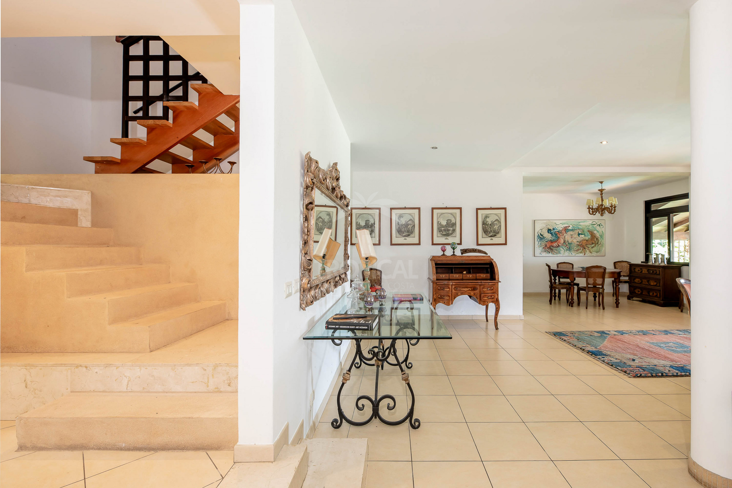 Elegant Italian-Style Villa with Mountain Views – Near Santa Ana, Costa Rica