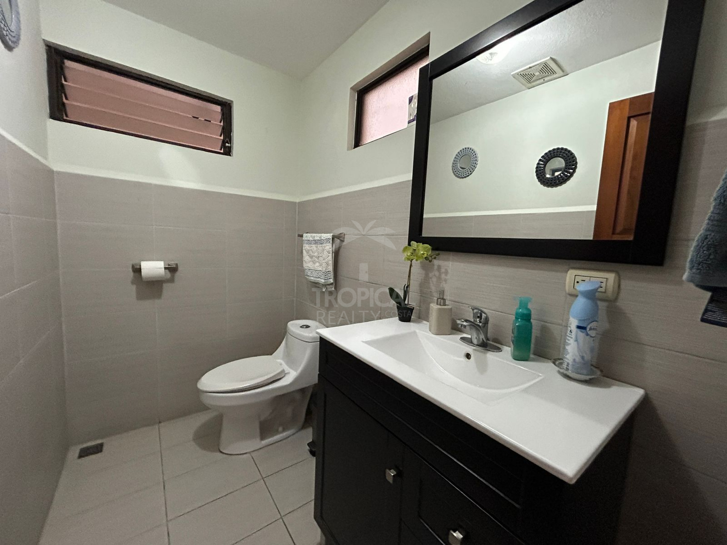 Independent Home for Sale in San Francisco de Dos Ríos – Spacious Layout, Office & Patio