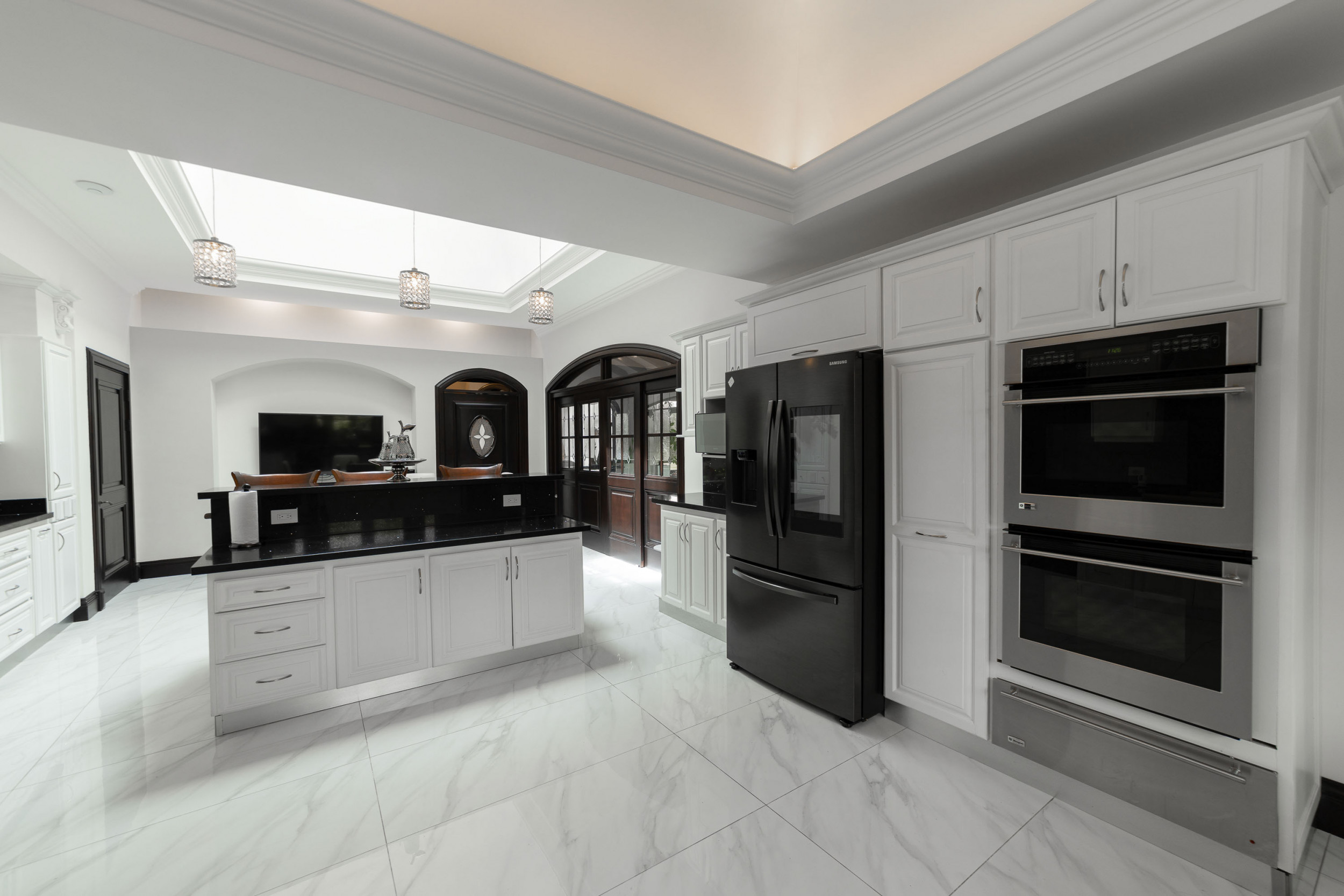 Monteran Luxury Estate: Exquisite 3-Bedroom Residence SOLD