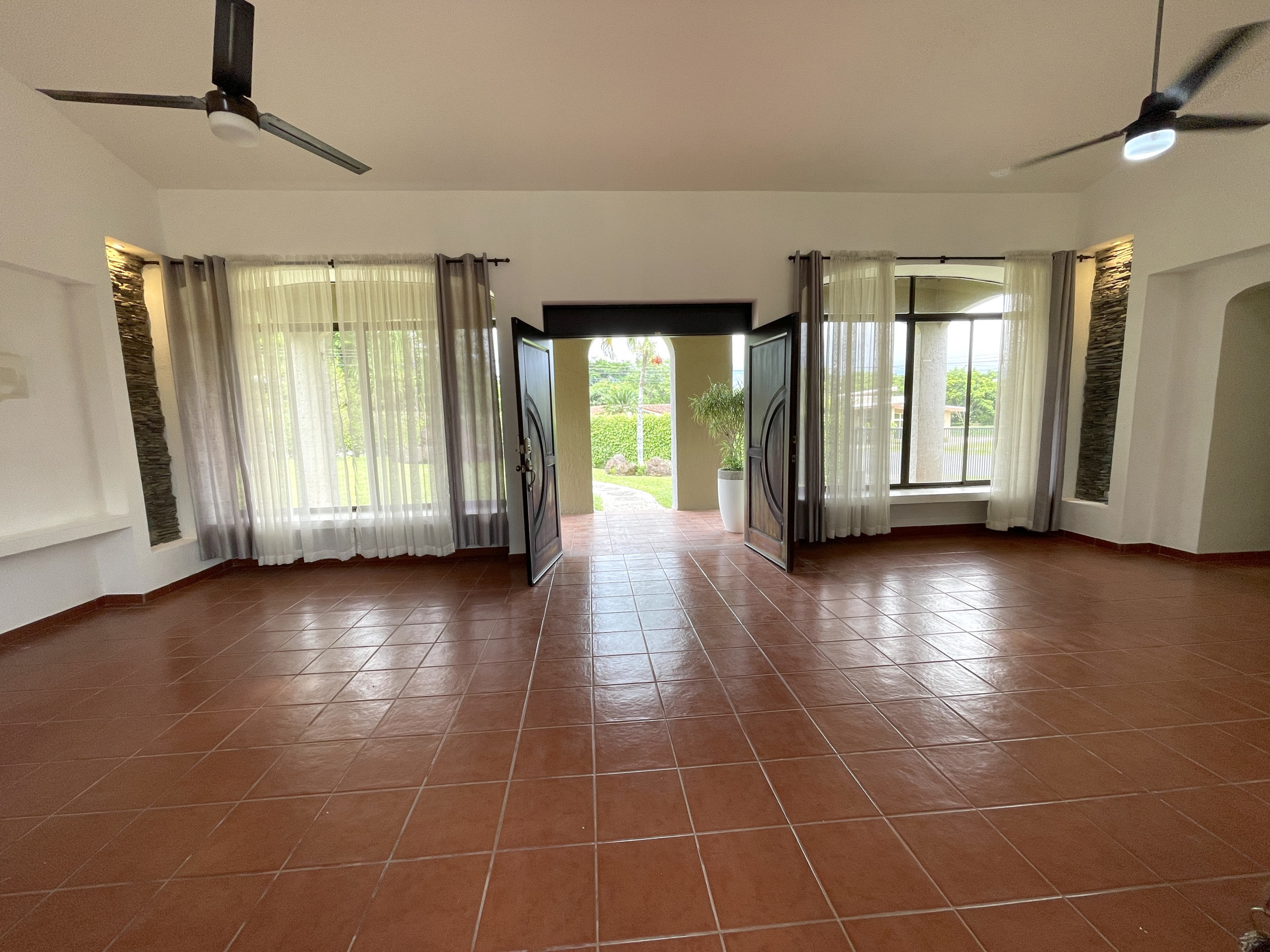 SOLD Single-story house for sale Hacienda Los Reyes