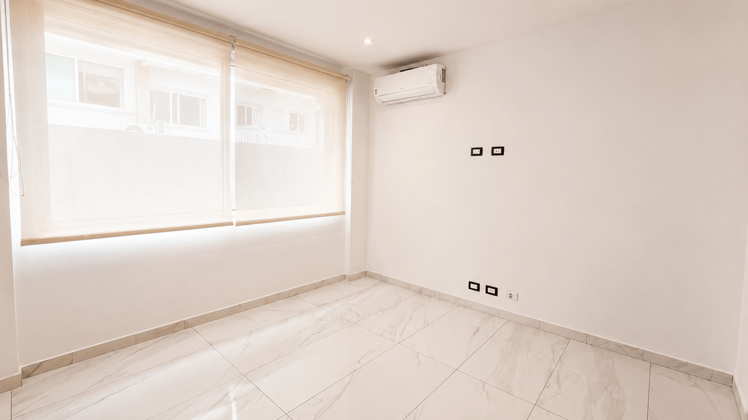Modern Home for Rent in Santa Ana – 3 Bedrooms with Terrace and Spacious Living Areas