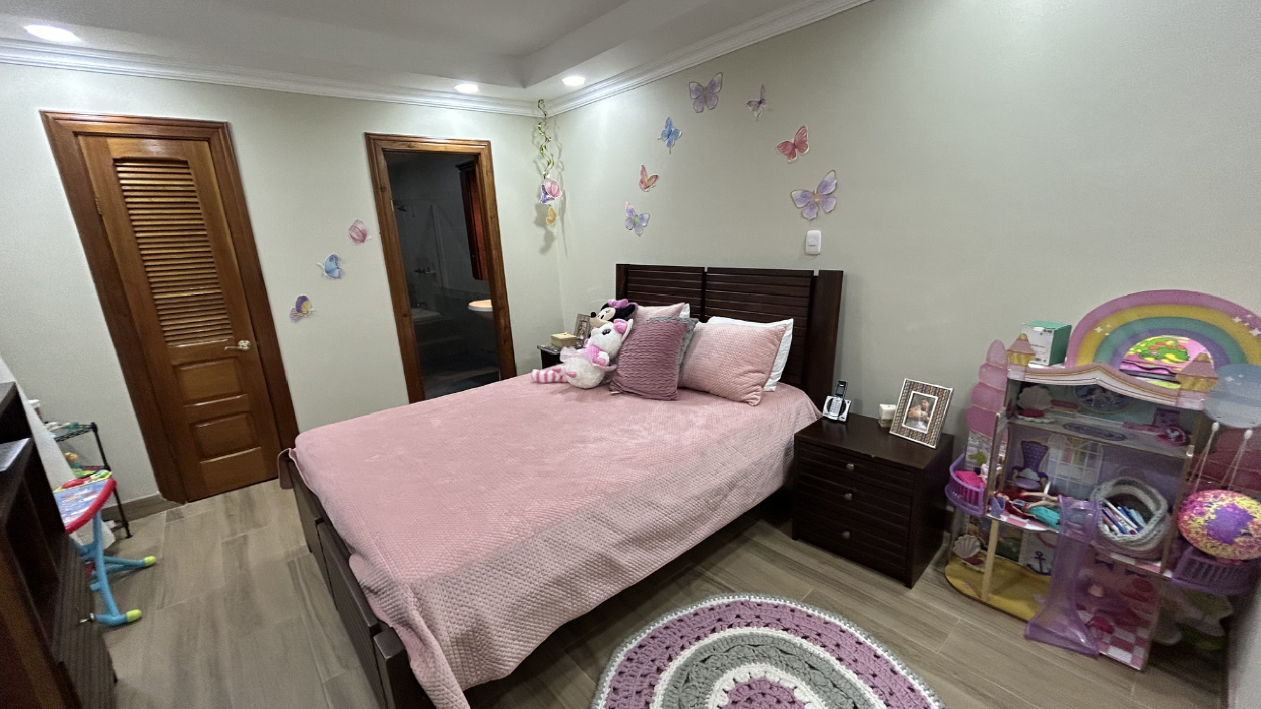 Home for Sale in Rohrmoser, Pavas – Spacious Layout & Private Terrace