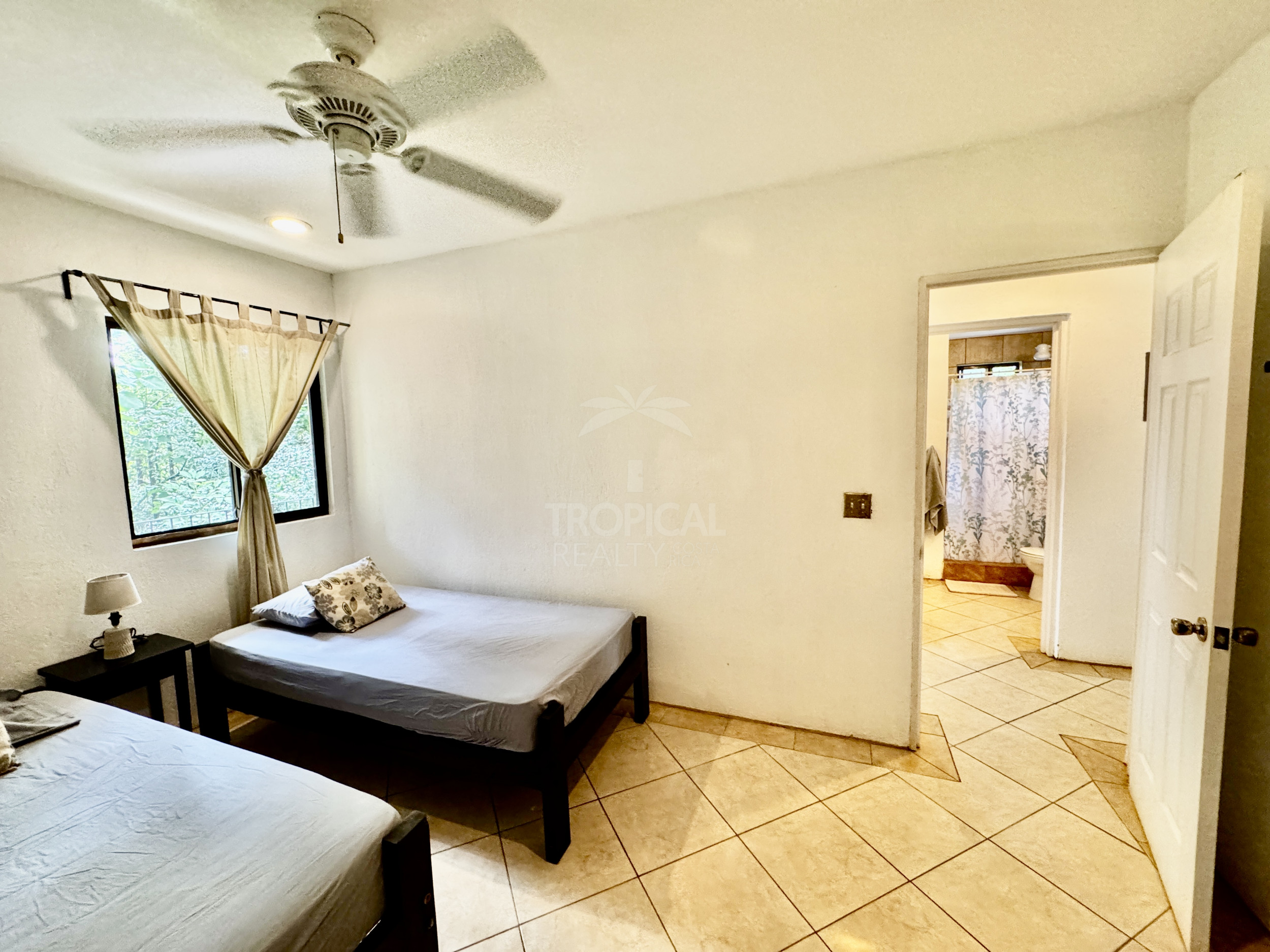 Apartamento en alquiler en Montezuma, tres habitaciones, su hogar frente al paraíso.