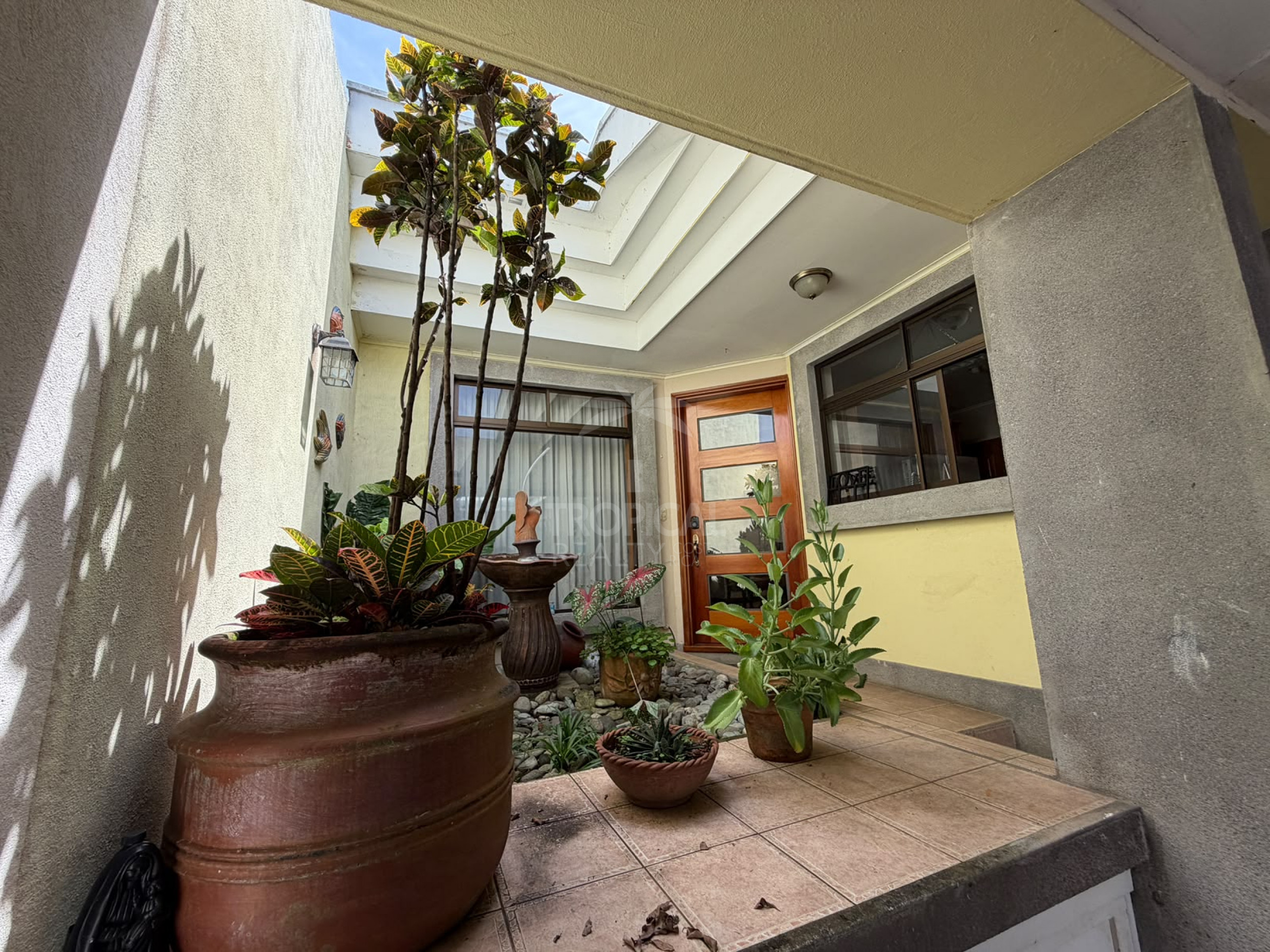 Casa de una planta en alquiler Escazu, Altos de Horizonte