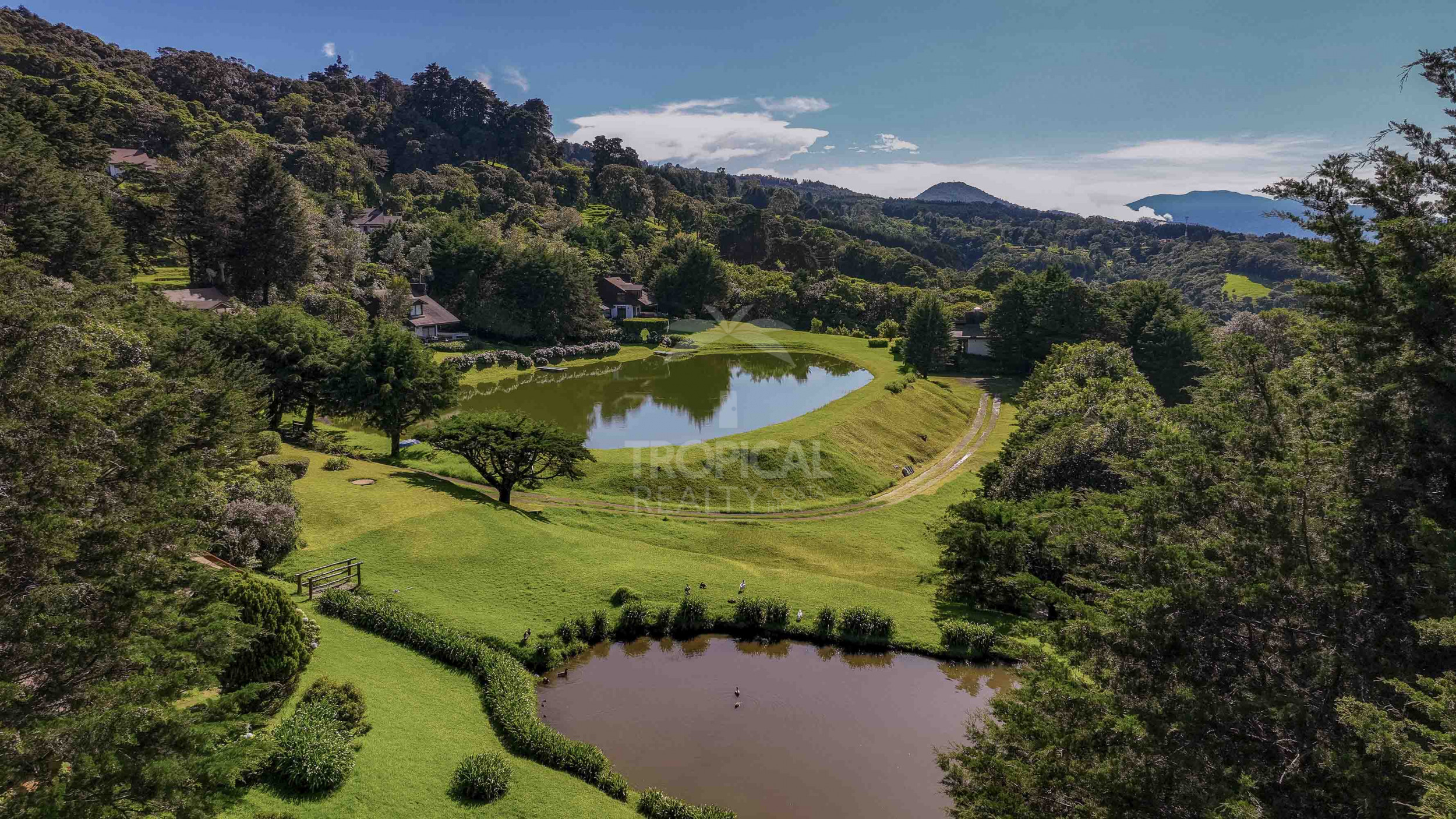 Alpine-Inspired Mountain Retreat in Monte Lagos, Heredia – A Nature Lover’s Paradise