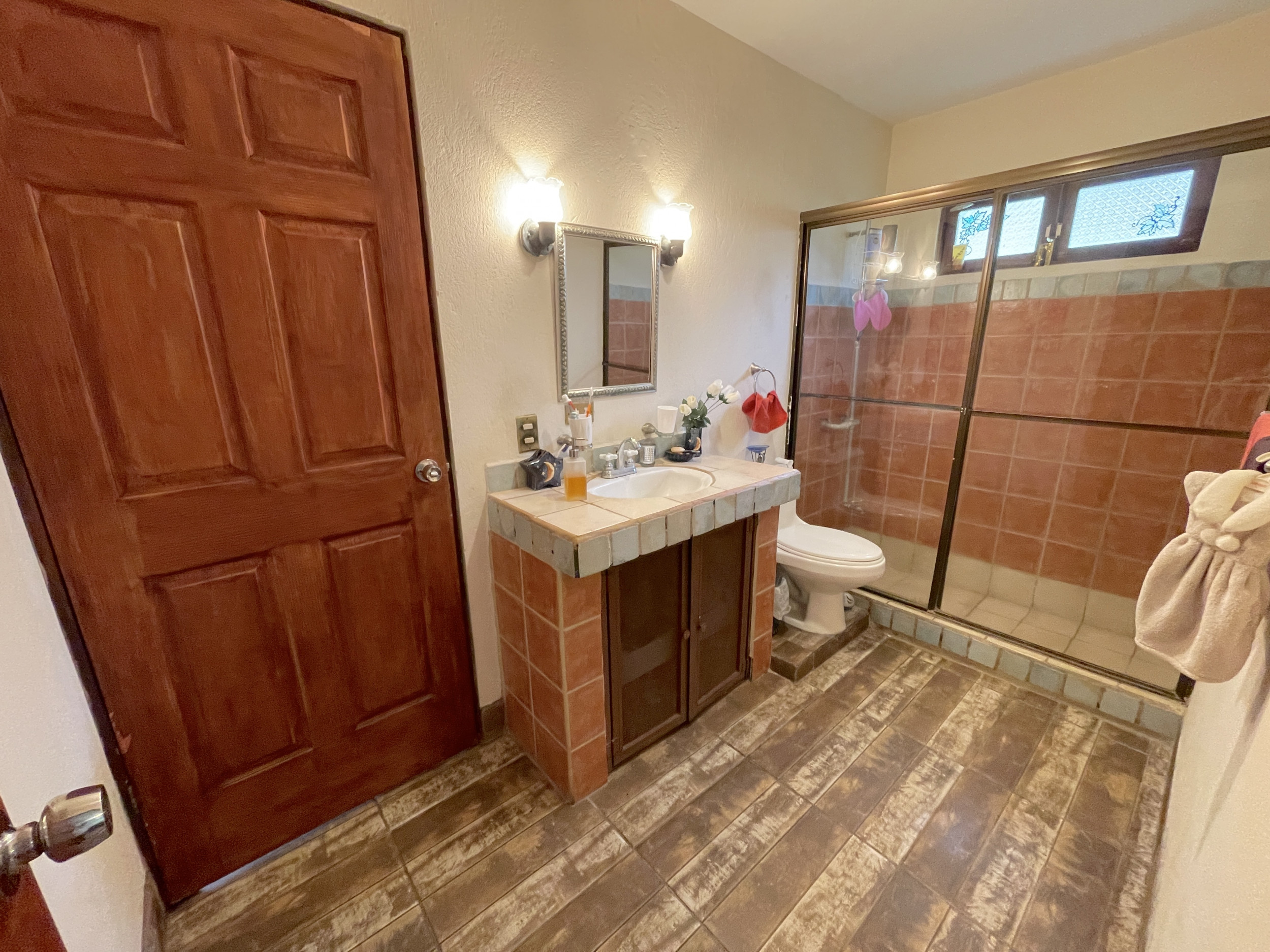SOLD Charming Single-Story Residence in Los Reyes La Guacima: Your Ideal Home Awaits!