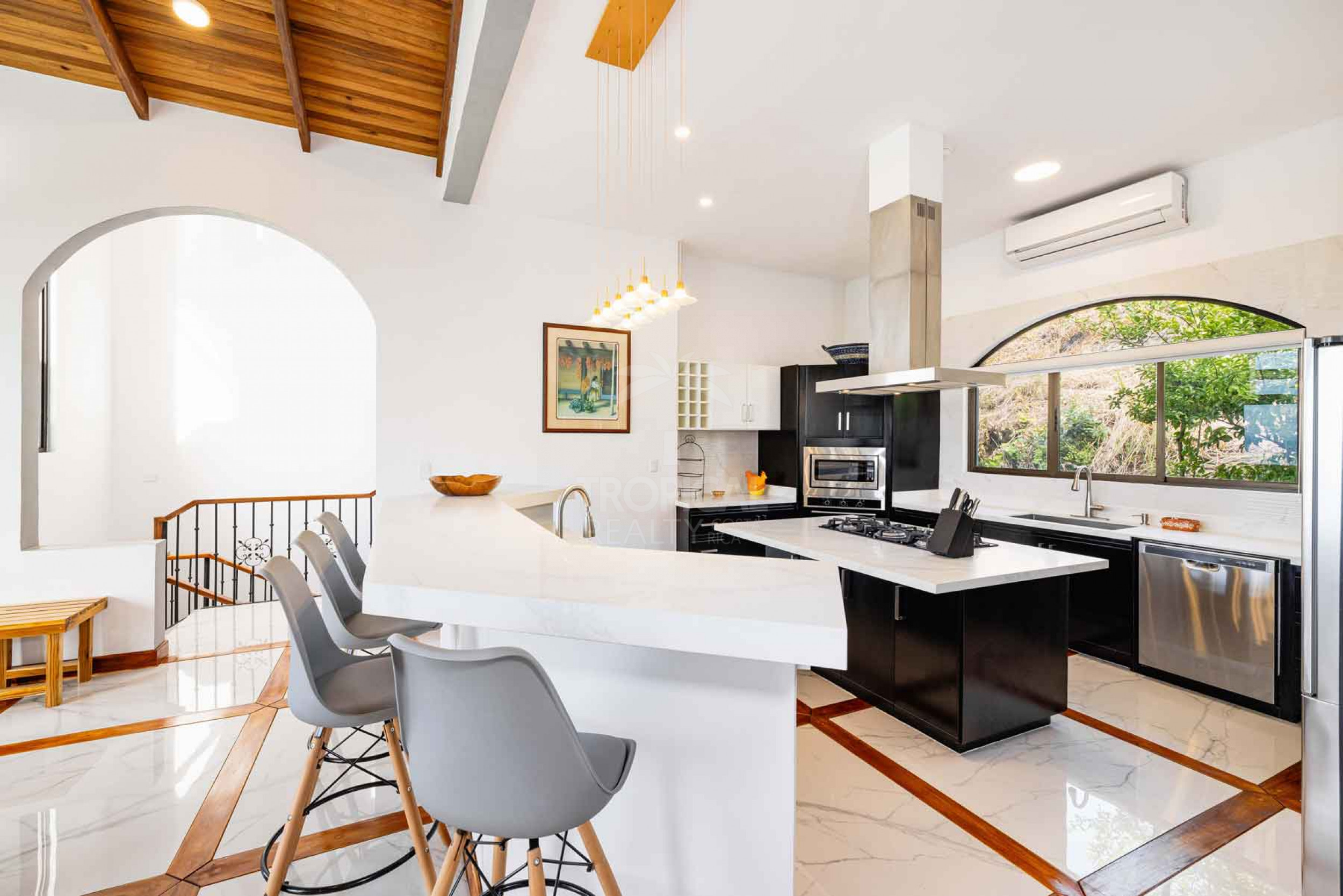 Luxury Villa in Guanacaste with Infinity Pool and Panoramic Ocean & Volcano Views