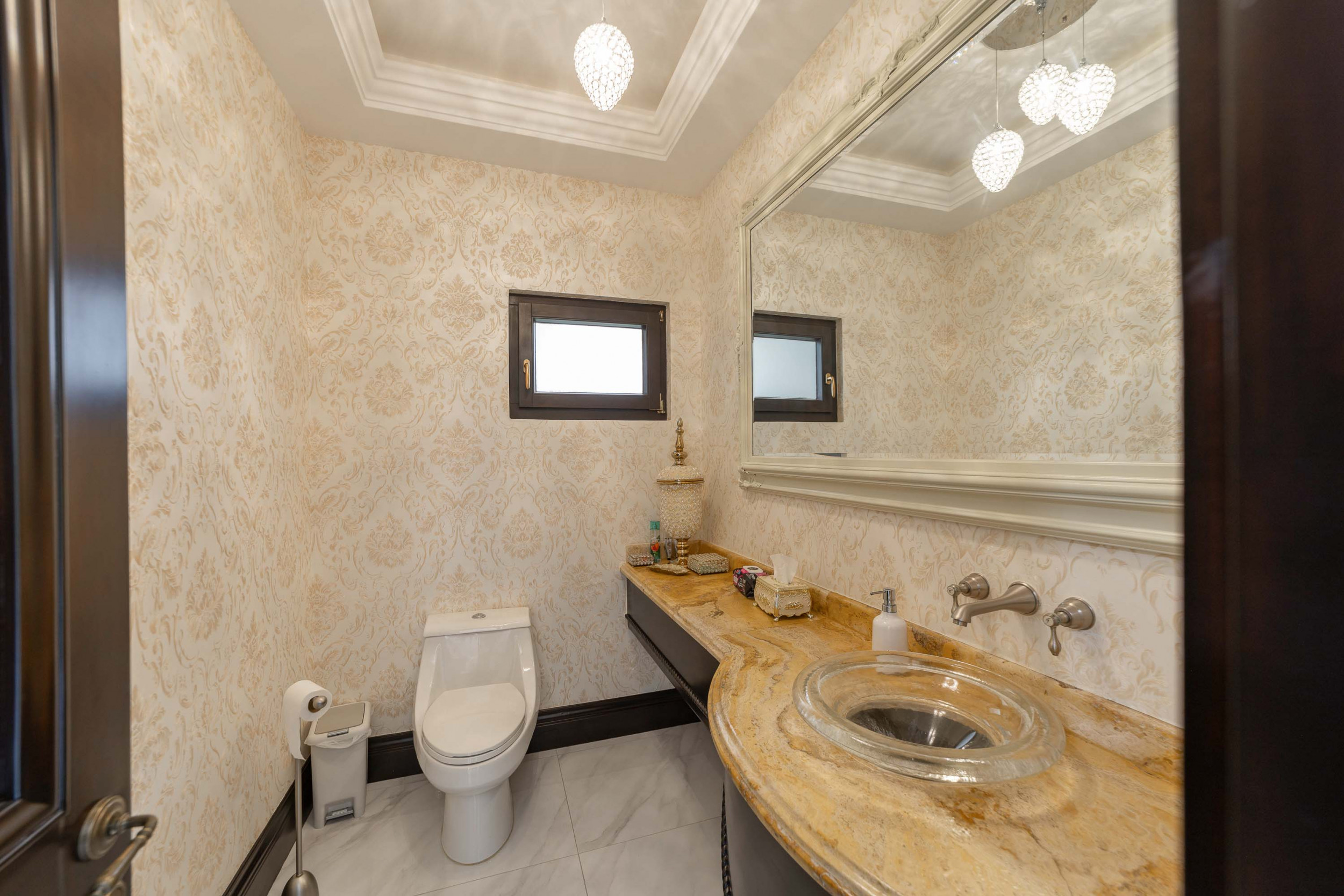 Monteran Luxury Estate: Exquisite 3-Bedroom Residence SOLD