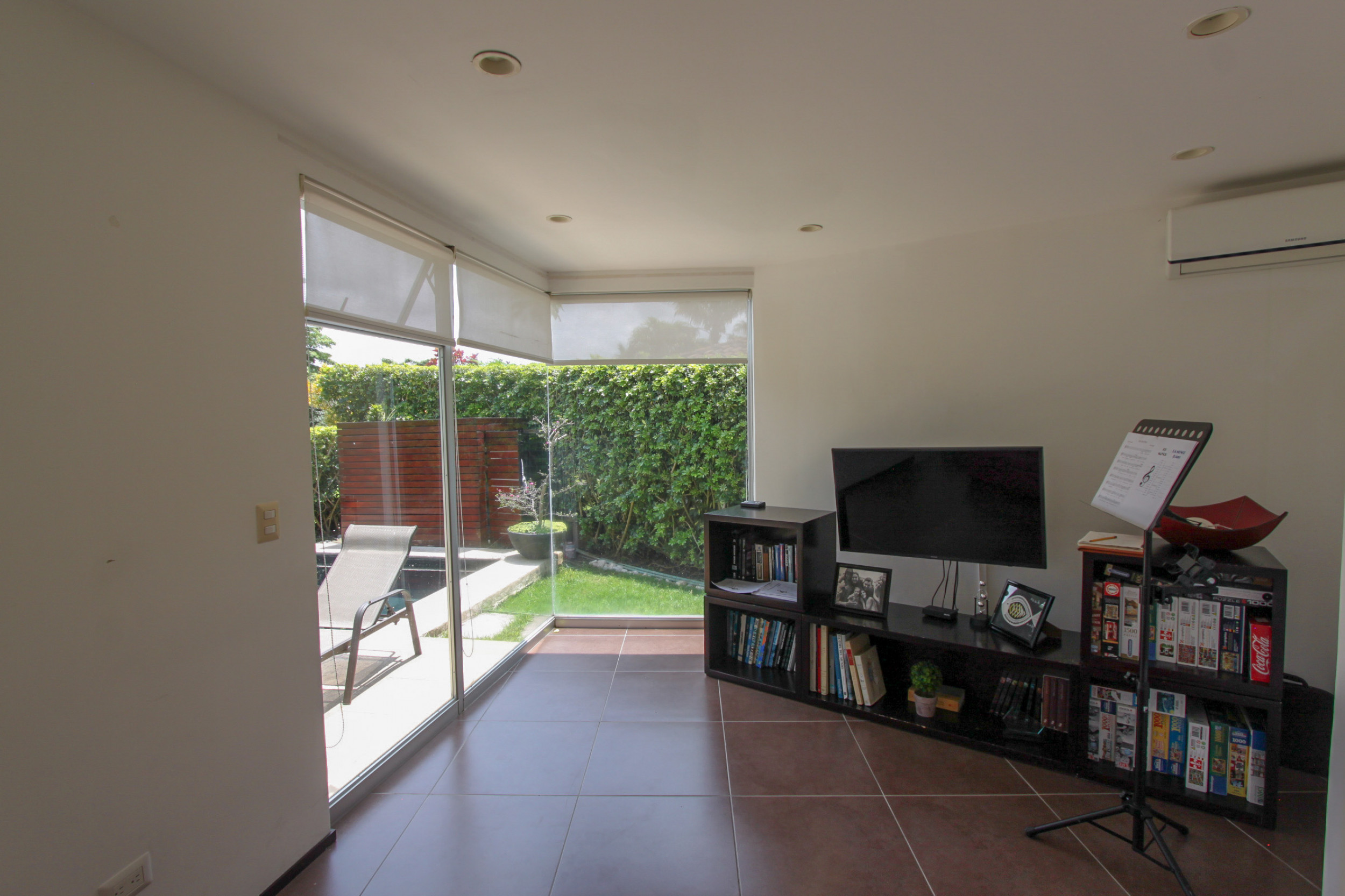 Modern Golf Course Haven: Spectacular Home in Valle del Sol, Santa Ana