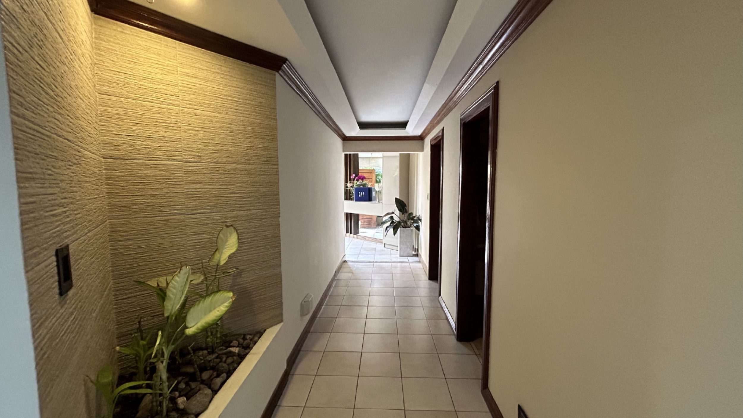 Home for Sale in Rohrmoser, Pavas – Spacious Layout & Private Terrace