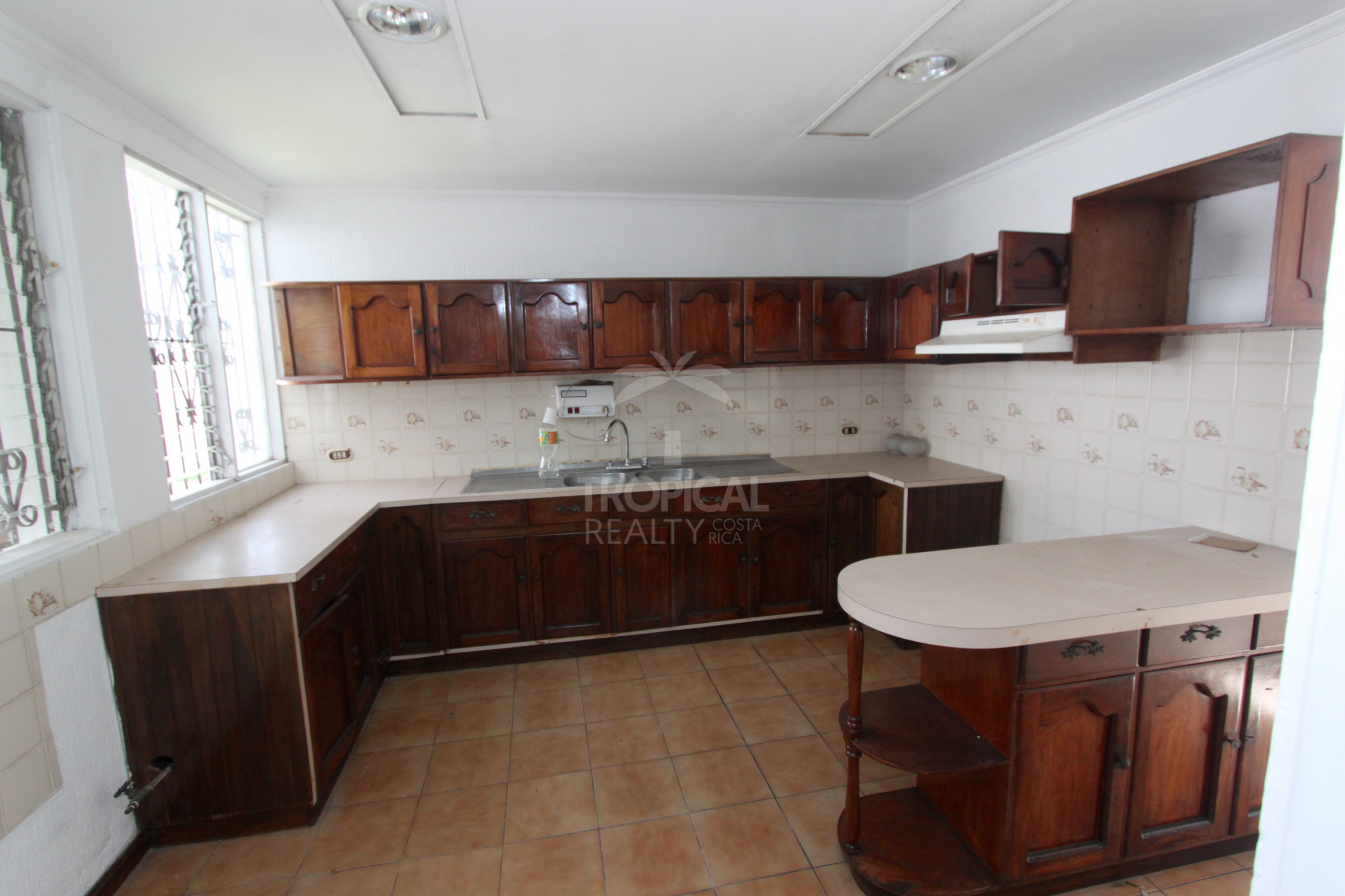 Mixed-Use Property for Sale in Sabana Sur – Spacious Layout with Outstanding Commercial Potential