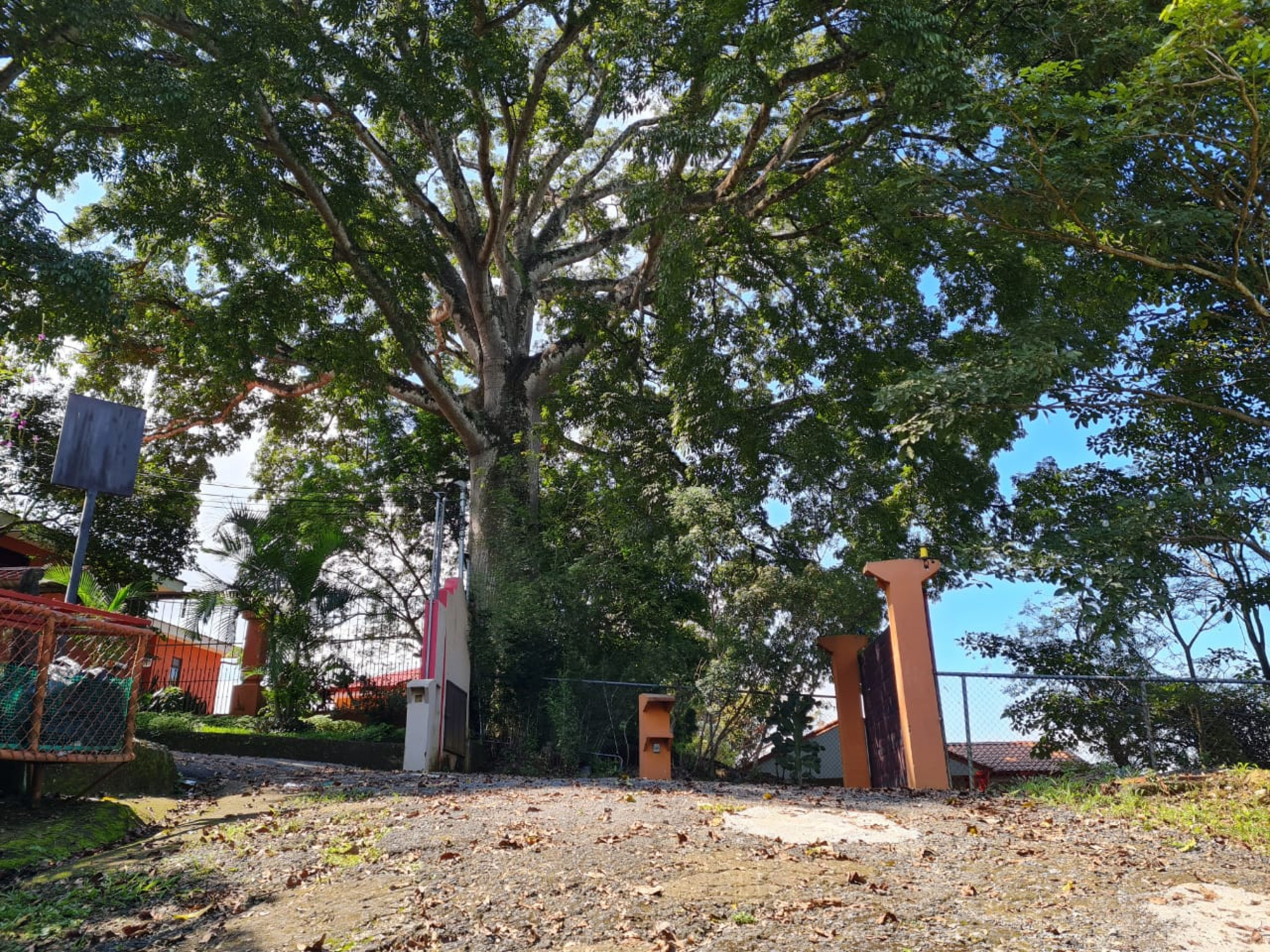 Modern Home for Sale with Views in Brasil de Mora, Ciudad Colón, San José