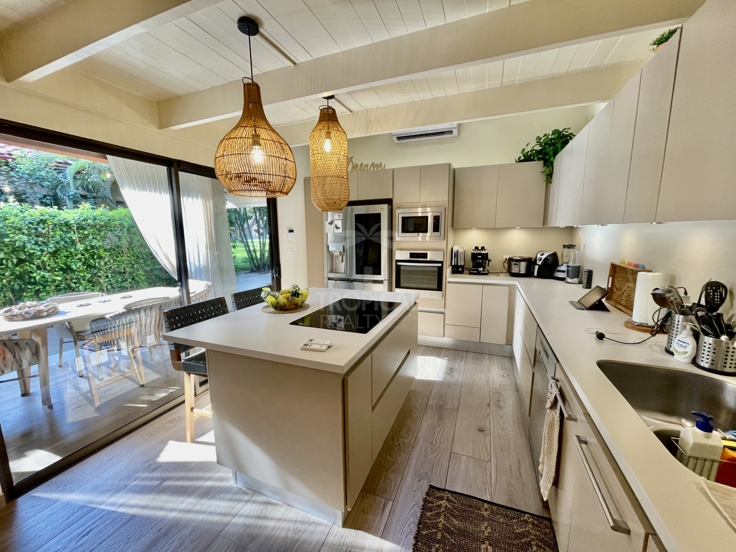 Turnkey Luxury Villa in Playa Potrero & Penca– High-Return Investment on Guanacaste’s Golden Coast