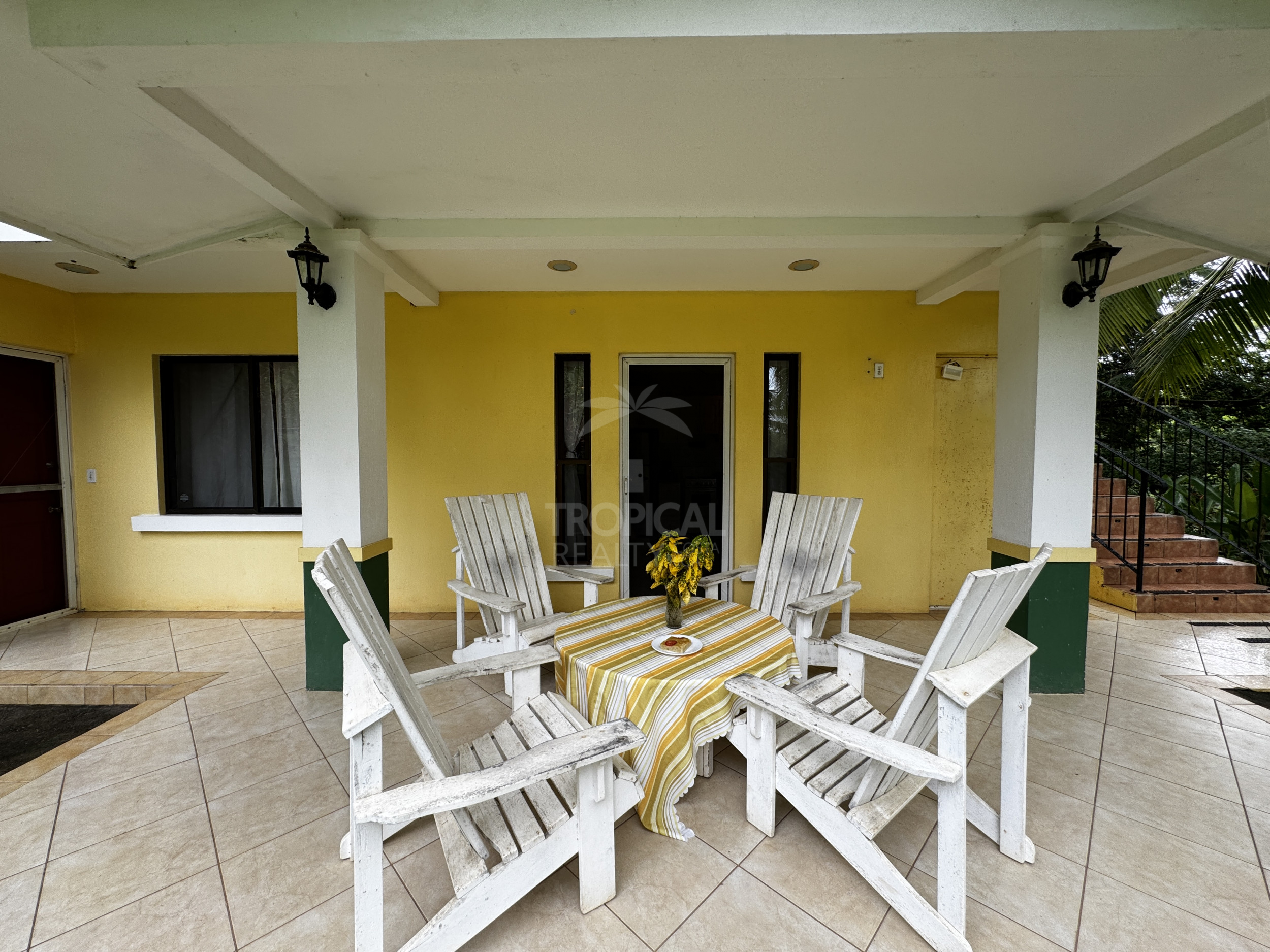 Apartamento en alquiler en Montezuma, tres habitaciones, su hogar frente al paraíso.