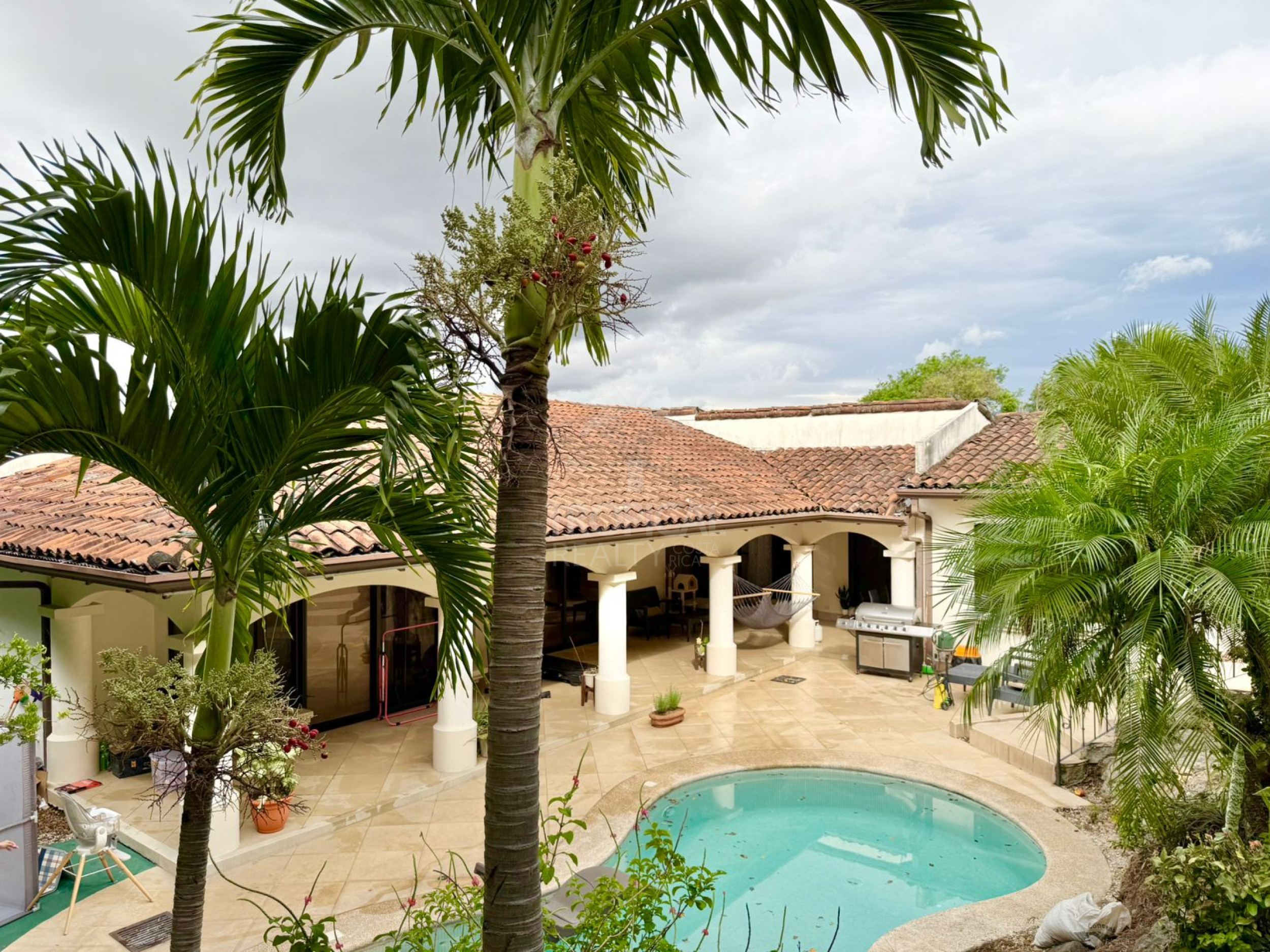 Luxury One-Story Home in Gated Community Near Multiplaza – 4 Bedrooms, Private Pool & 1,400 m² Lot