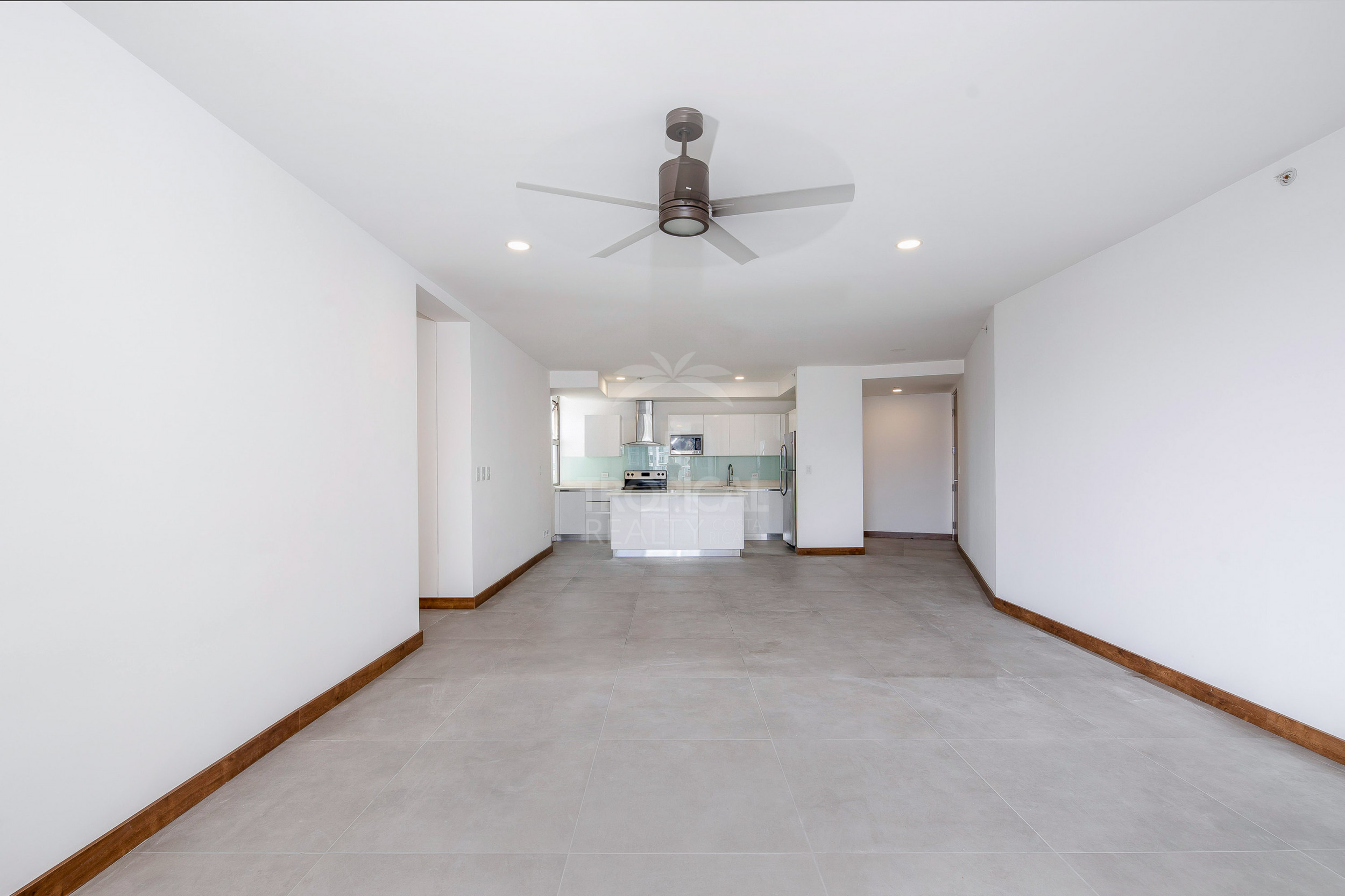 Luxury 10th Floor Condo with Panoramic Views in Nunciatura