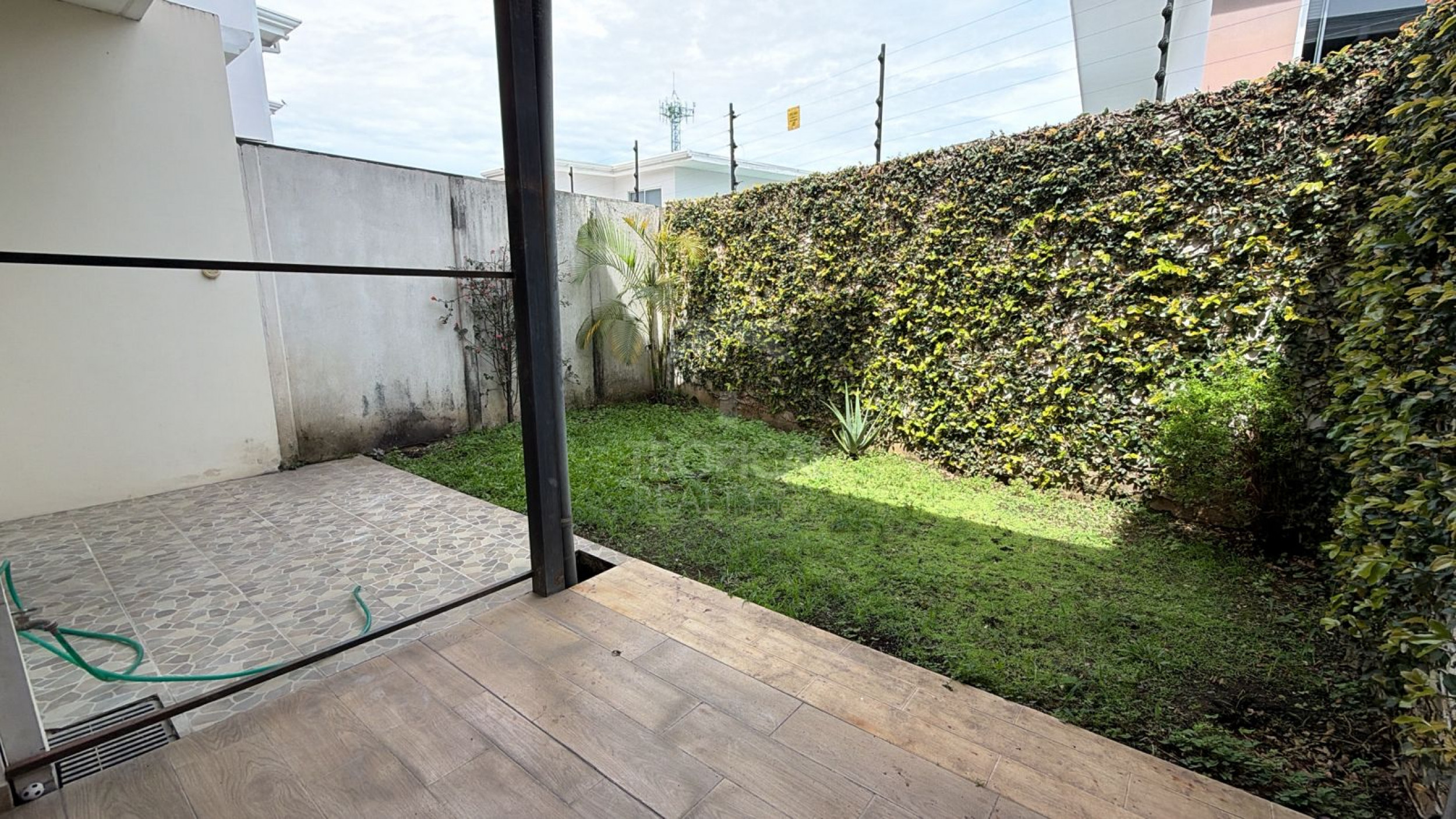 Contemporary Townhome for Sale in Pozos de Santa Ana – Comfort, Location & Great Value