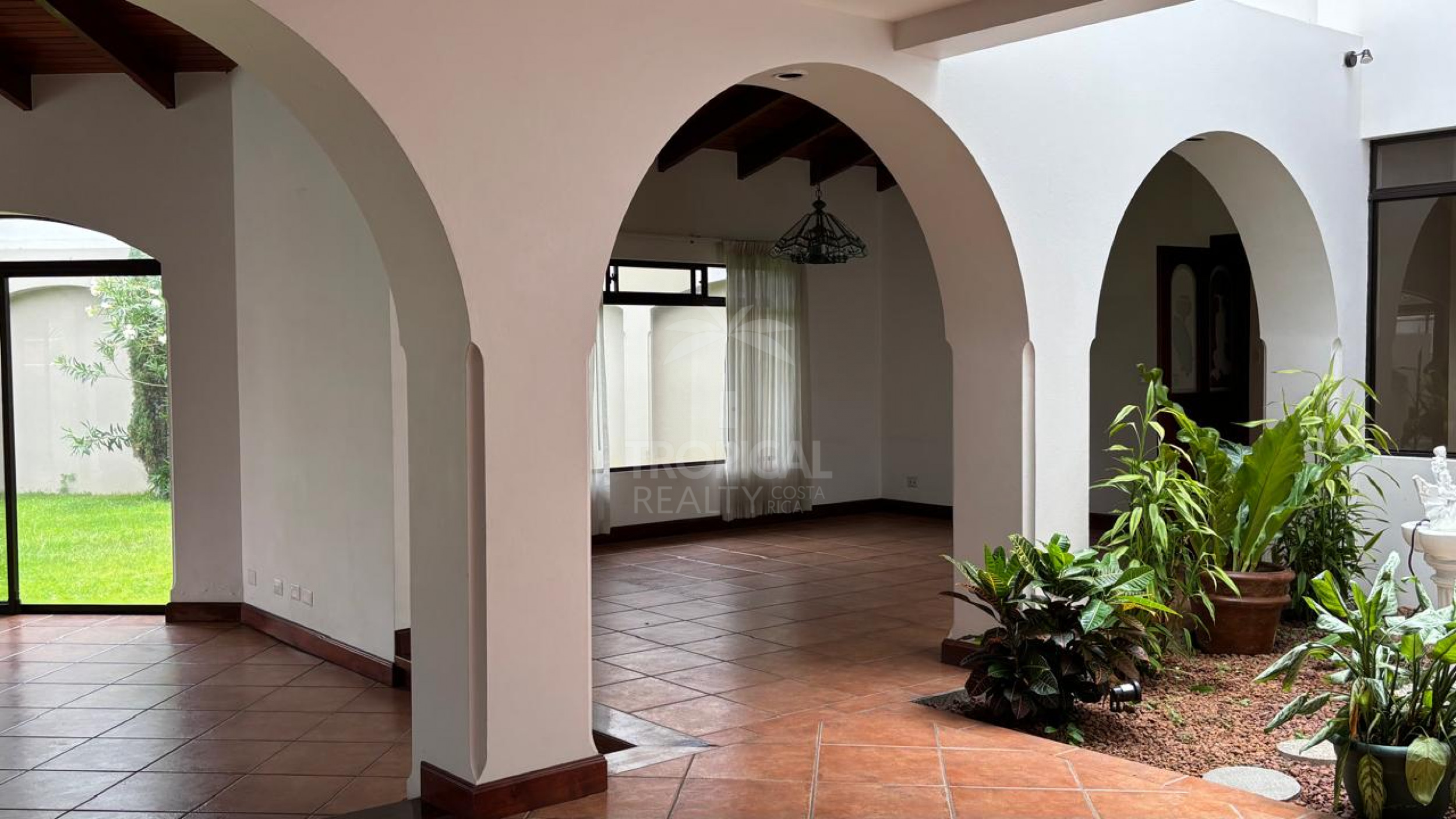 Independent Luxury Residence in Los Laureles, Escazú
