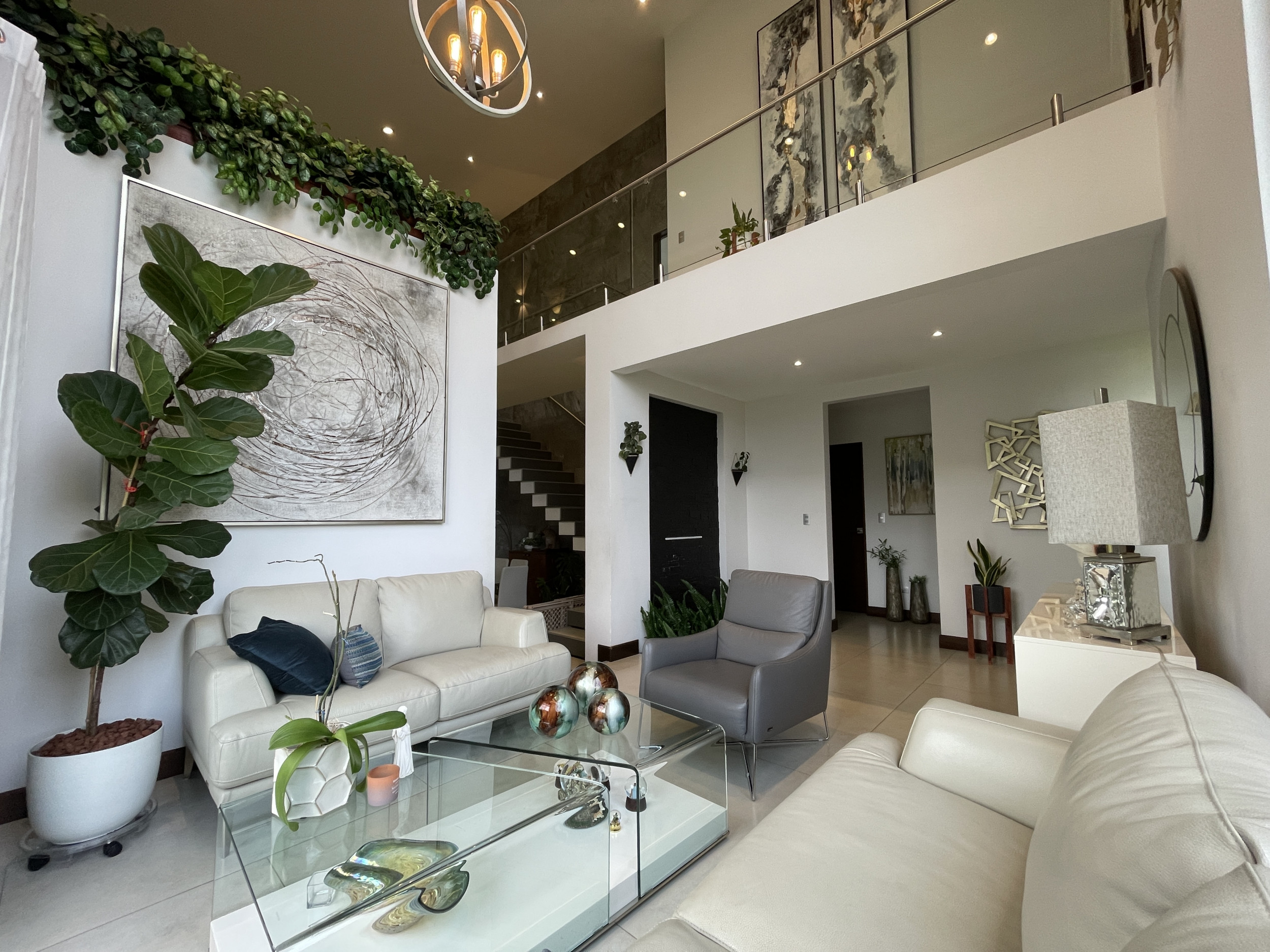 Beautiful House for Sale in Gated Community - Hacienda Los Reyes