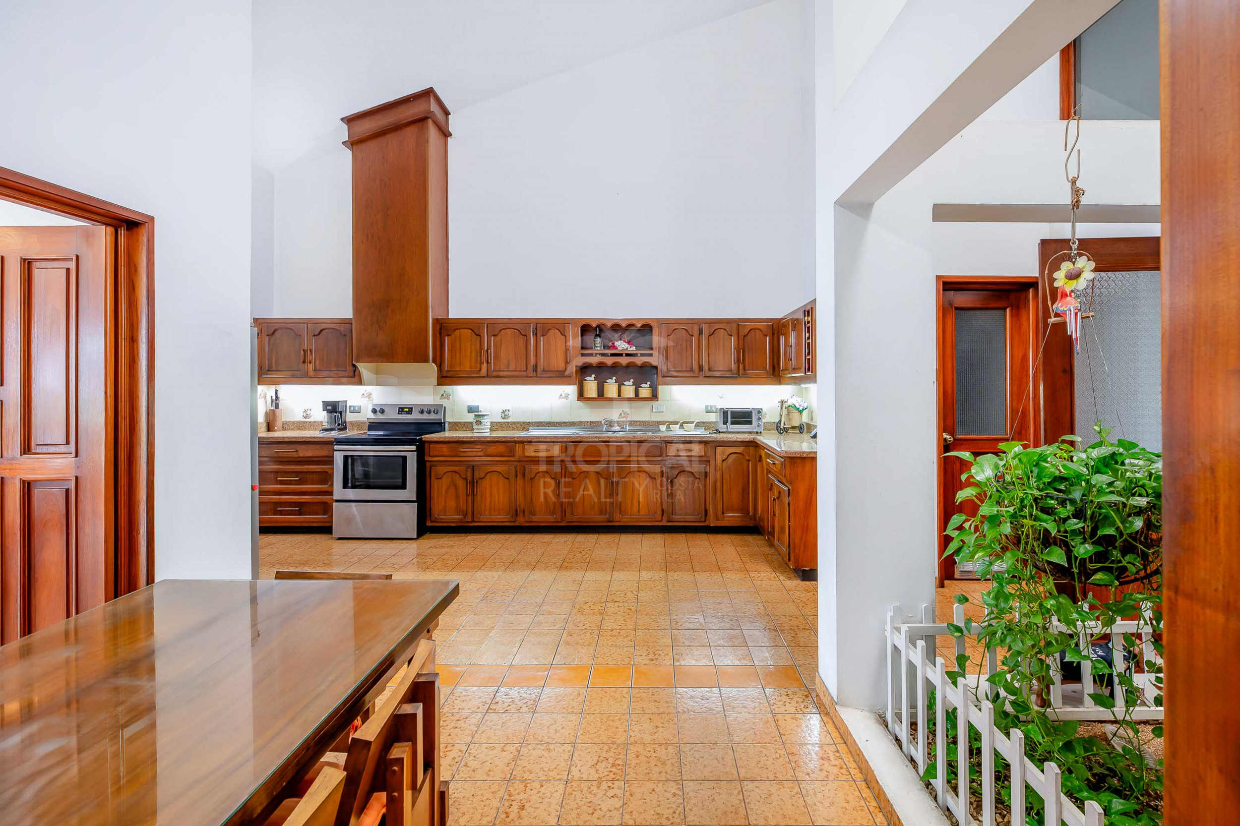 Single-Story Home with Private Pool for Sale in Trejos Montealegre, Escazú SOLD