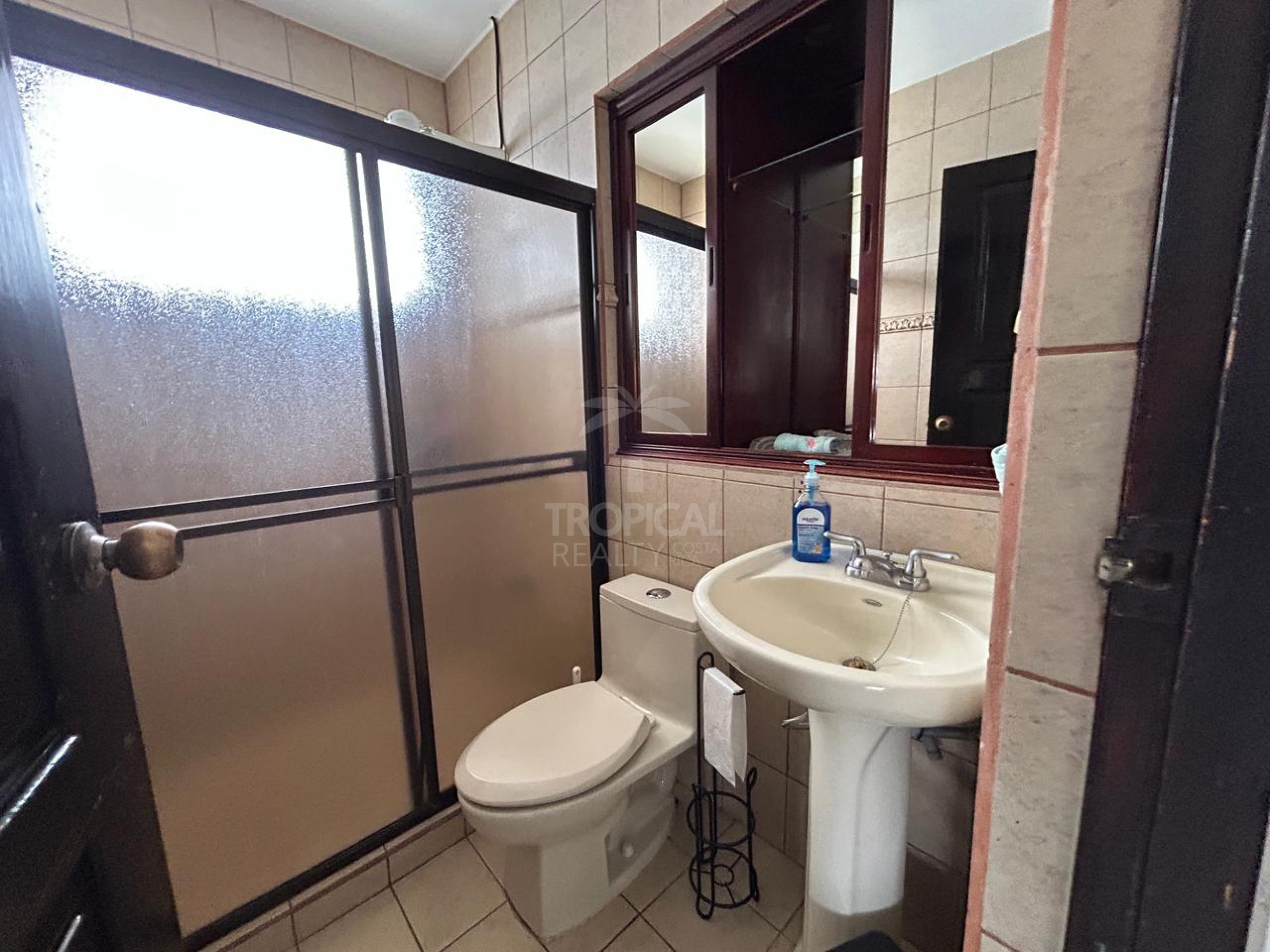 For Sale: Property with Two Independent Apartments – Pozos, Santa Ana