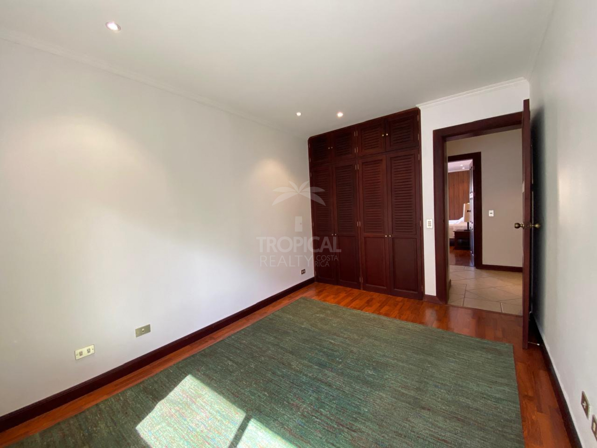 Spacious Semi-Furnished Apartment for Rent and Sale – Alto de las Palomas, Escazú