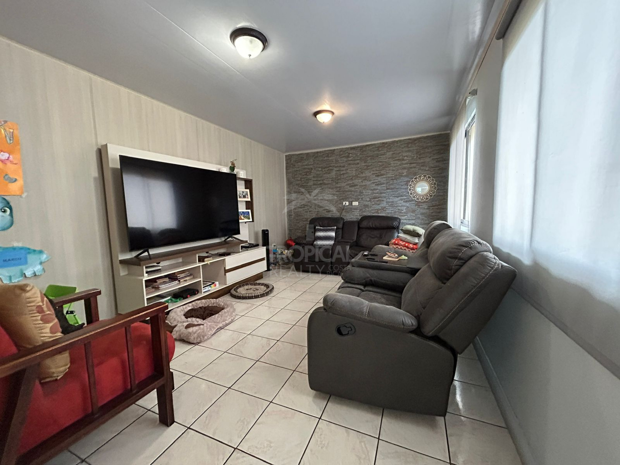 Independent Home for Sale in San Francisco de Dos Ríos – Spacious Layout, Office & Patio