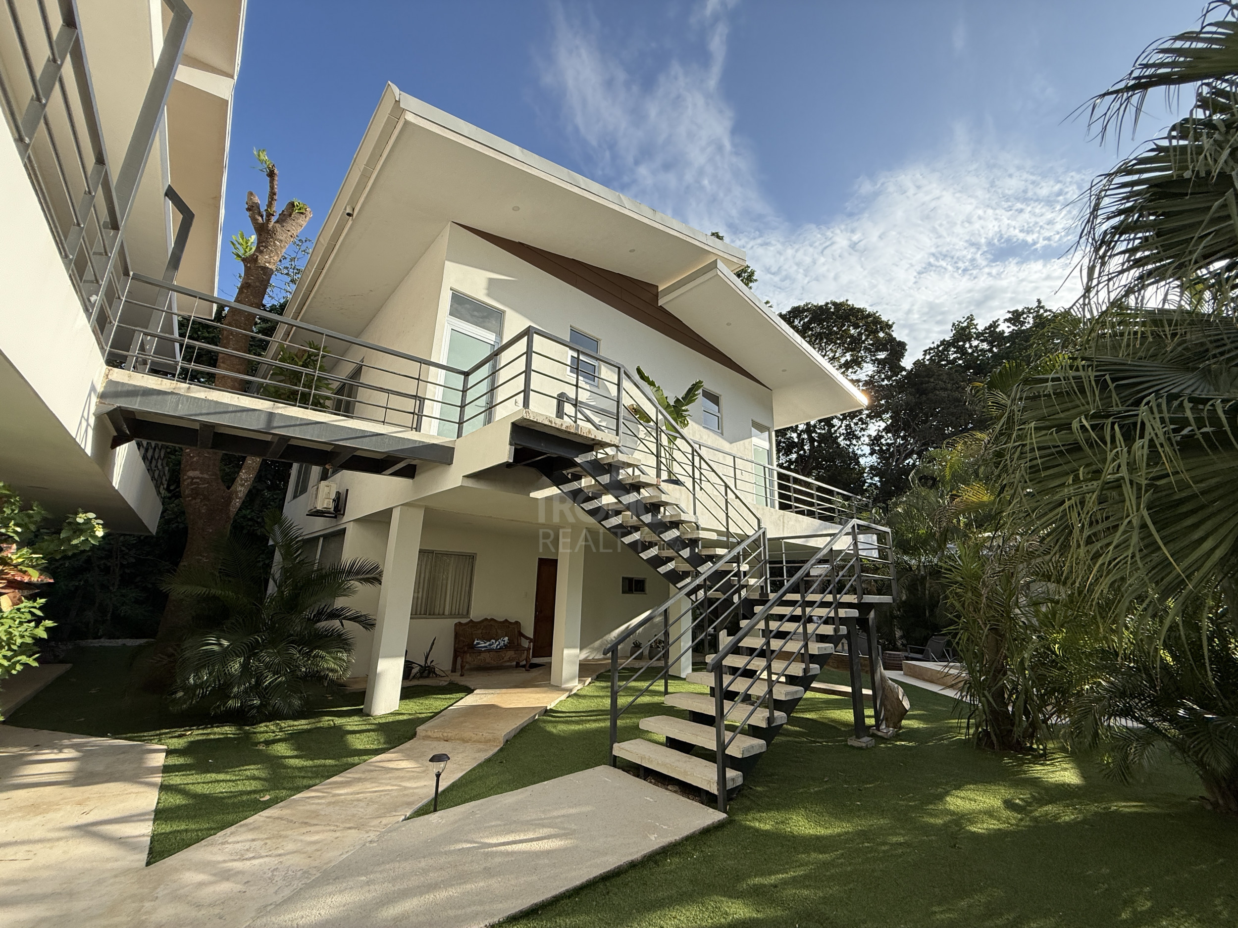 Long-Term Rental: Furnished 1-Bedroom Apartment in Surfside, Playa Potrero