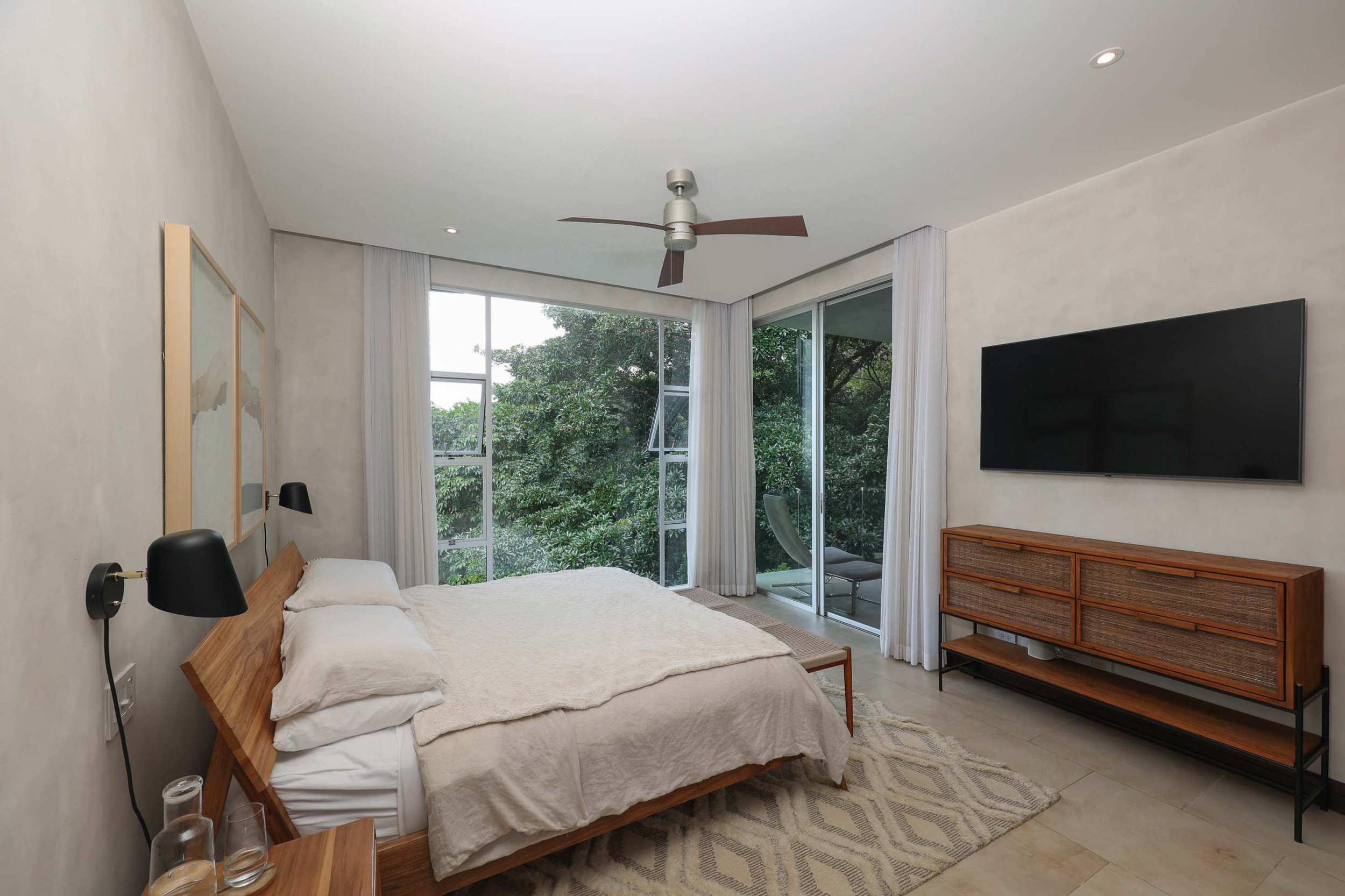Exclusive Contemporary Home with Forest Views in Cerro Colón