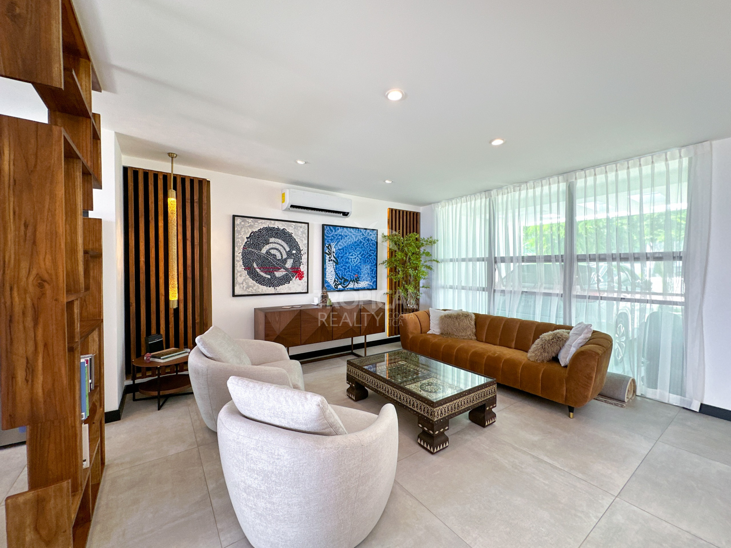 Modern Luxury Home with Panoramic City Views in Exclusive Opportunity!