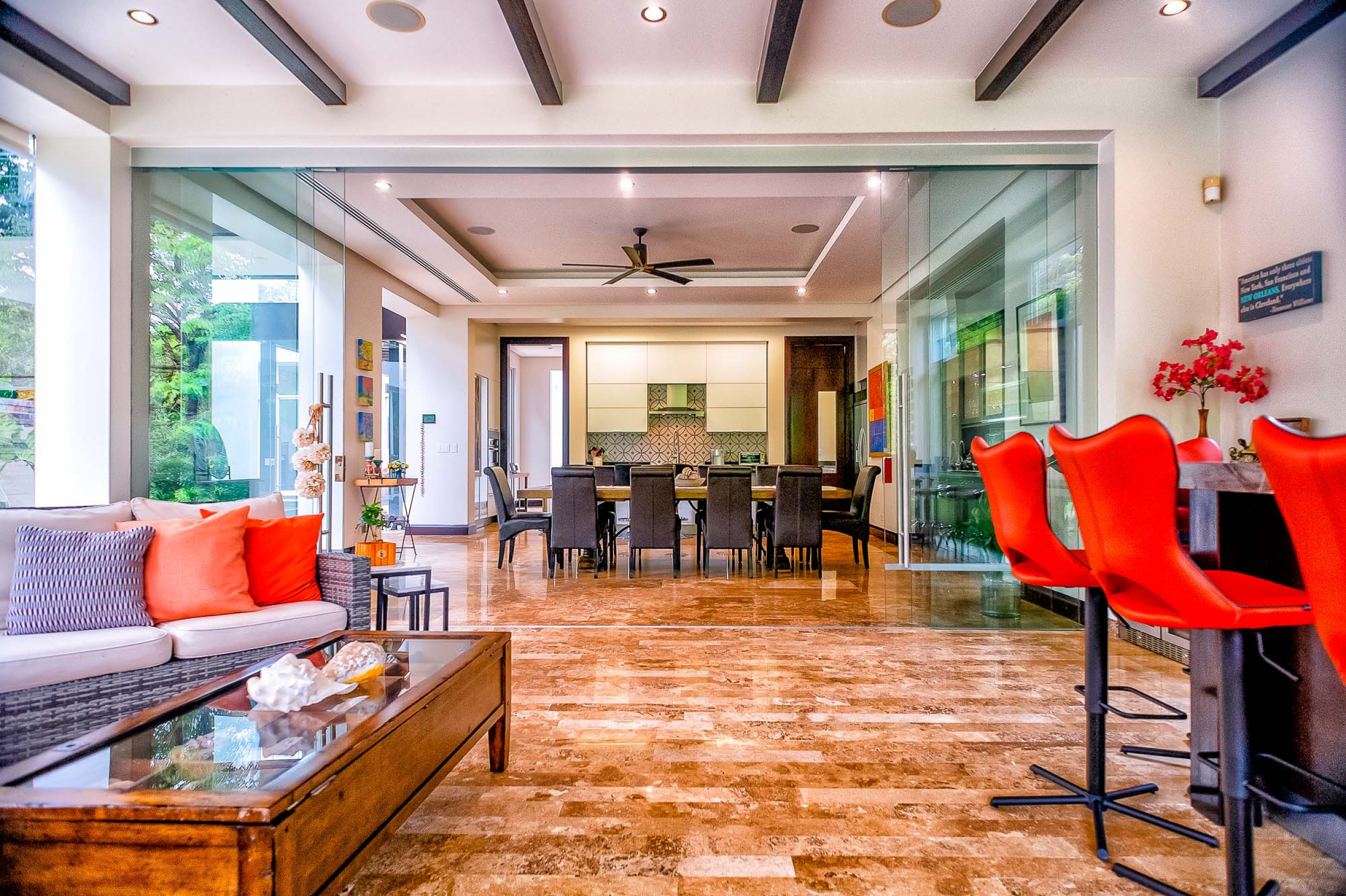Luxurious Living: Casa Illuminata - Where Contemporary Elegance Meets Natural Splendor