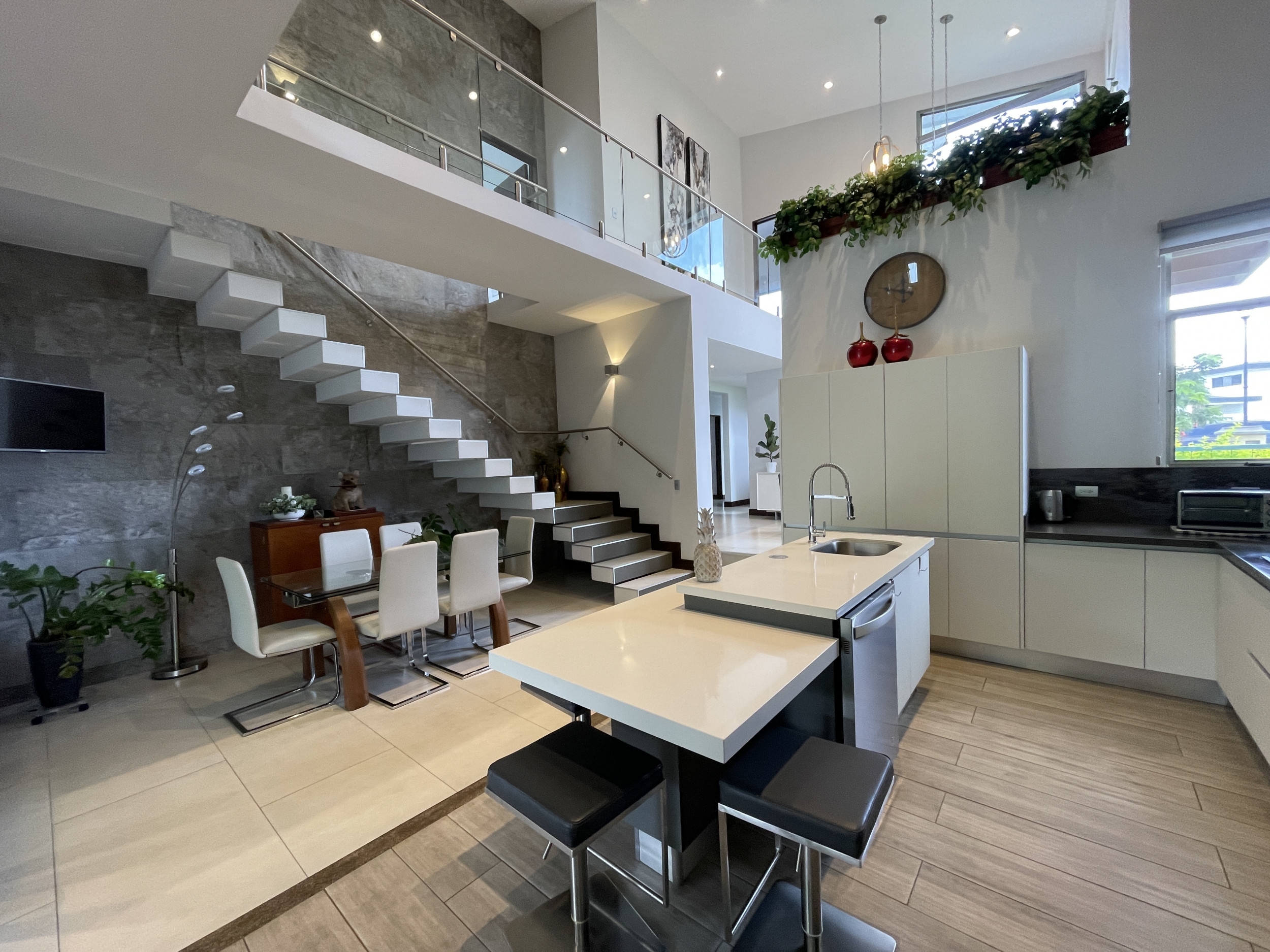 Beautiful House for Sale in Gated Community - Hacienda Los Reyes