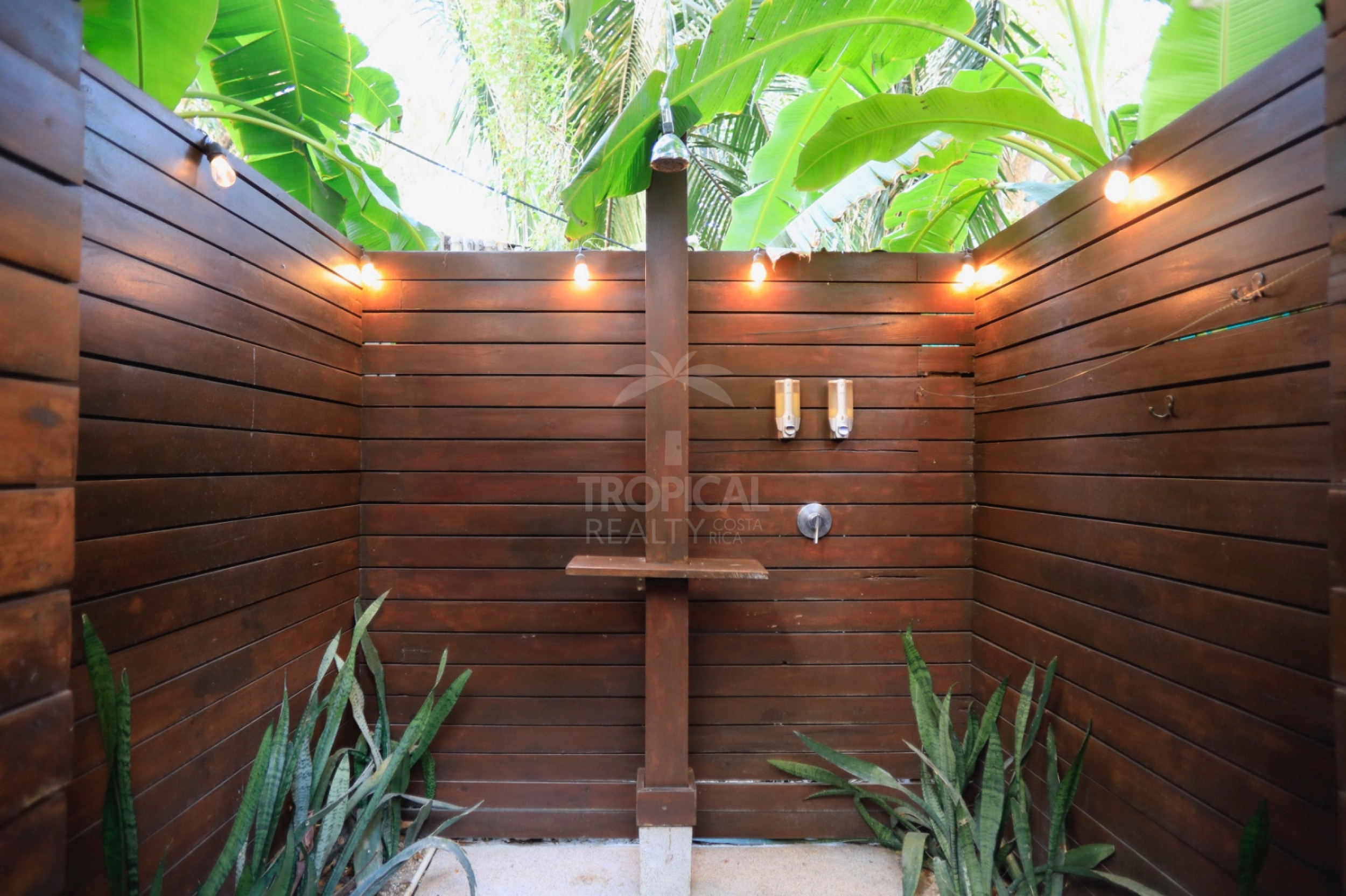 Oceanfront Villa for Rent in Santa Teresa – 2 Bedrooms with Private Terrace