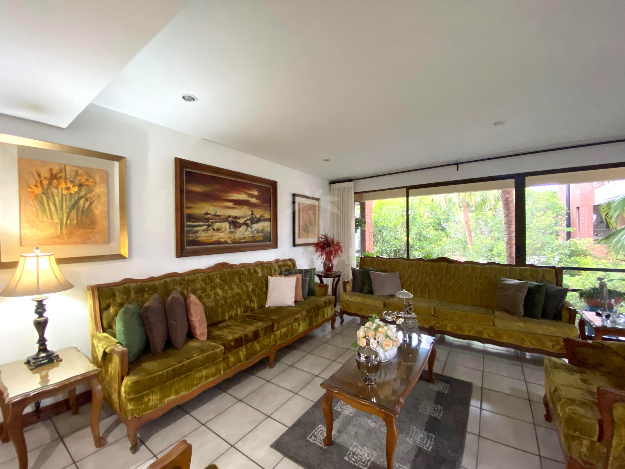 Spacious Apartment in Condominio Santa Fe: Space, Escazu