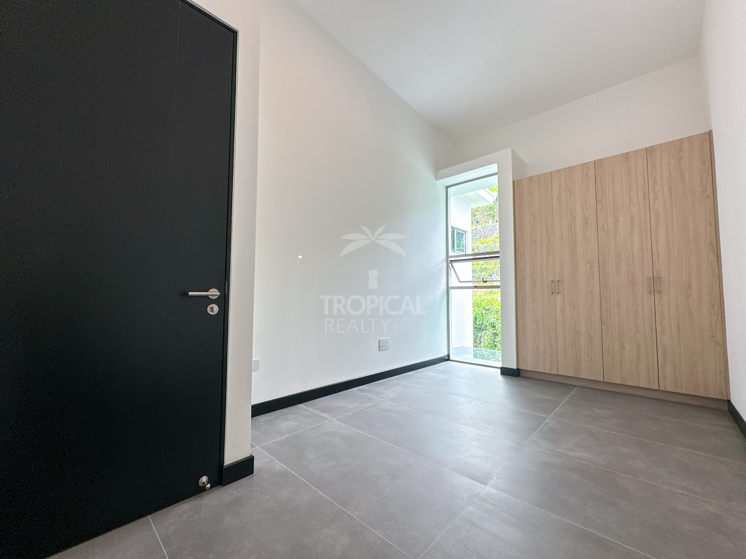 Discover your dream home in the prestigious Bonavista Condominium!