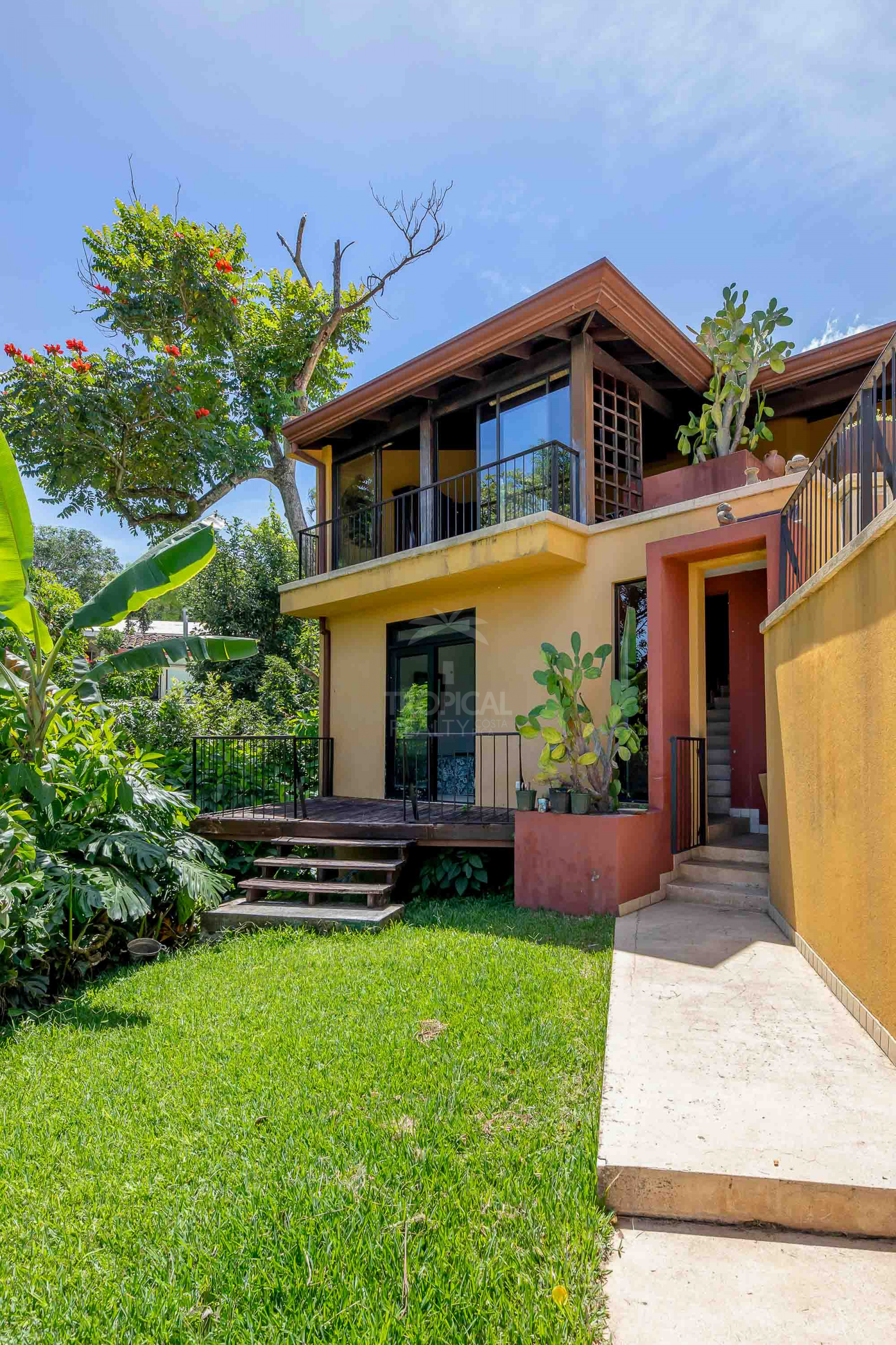 Elegant Italian-Style Villa with Mountain Views – Near Santa Ana, Costa Rica