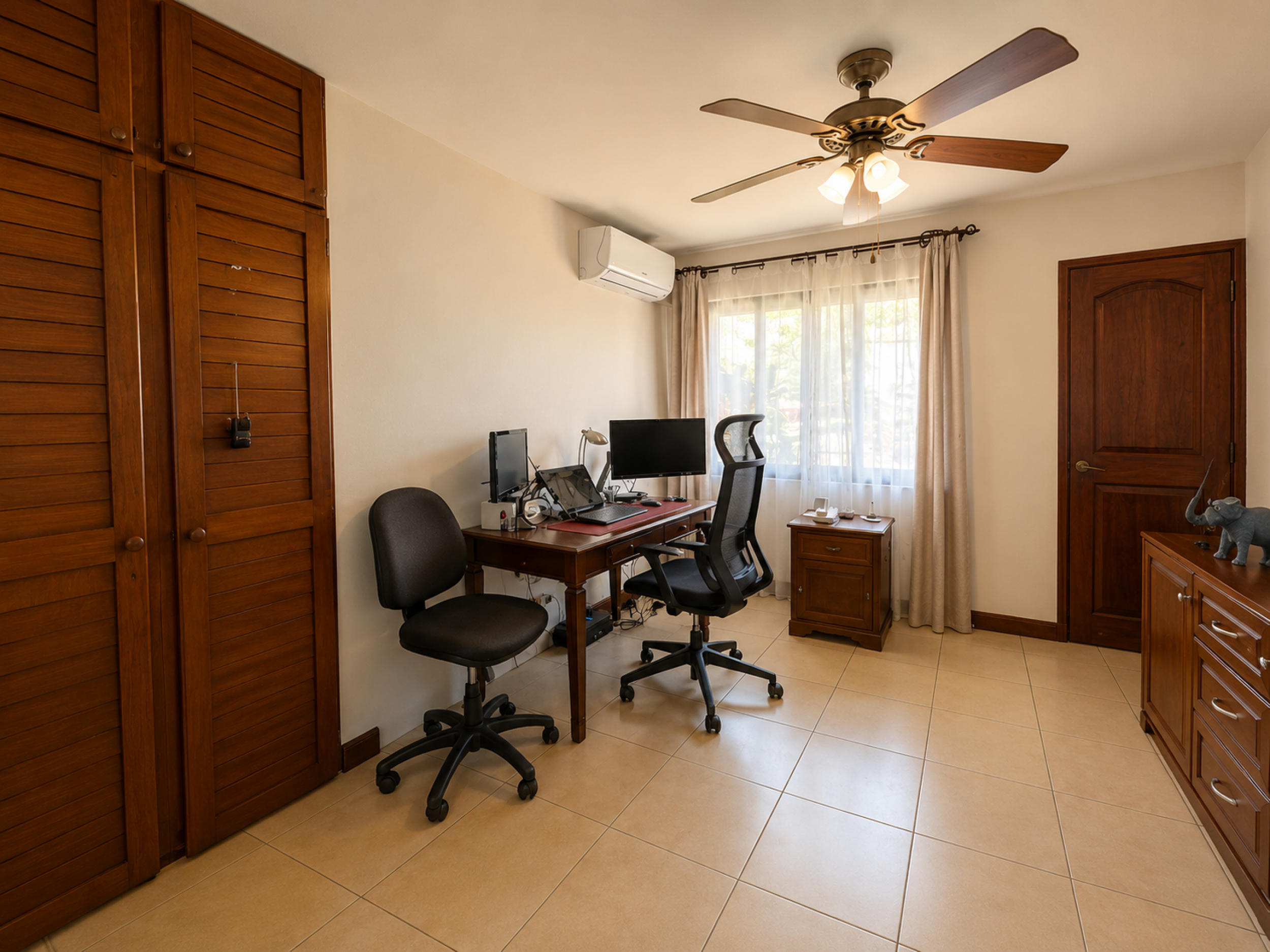 Single-Story Home for Sale in Piedades de Santa Ana – Expansive 1,927 m² Lot and Private Setting