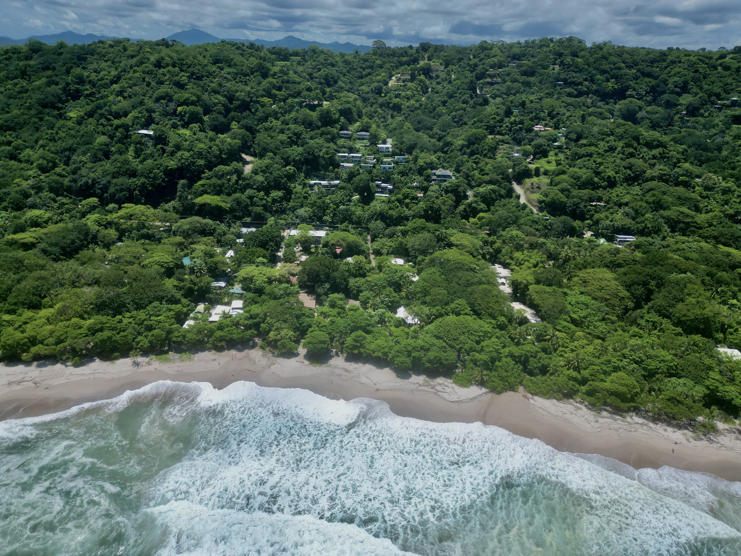 Beachfront house for rent in Santa Teresa