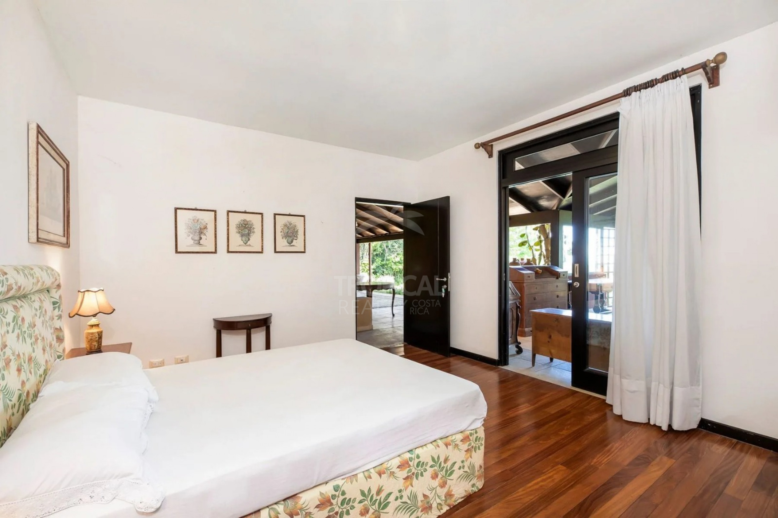 Elegant Italian-Style Villa with Mountain Views – Near Santa Ana, Costa Rica