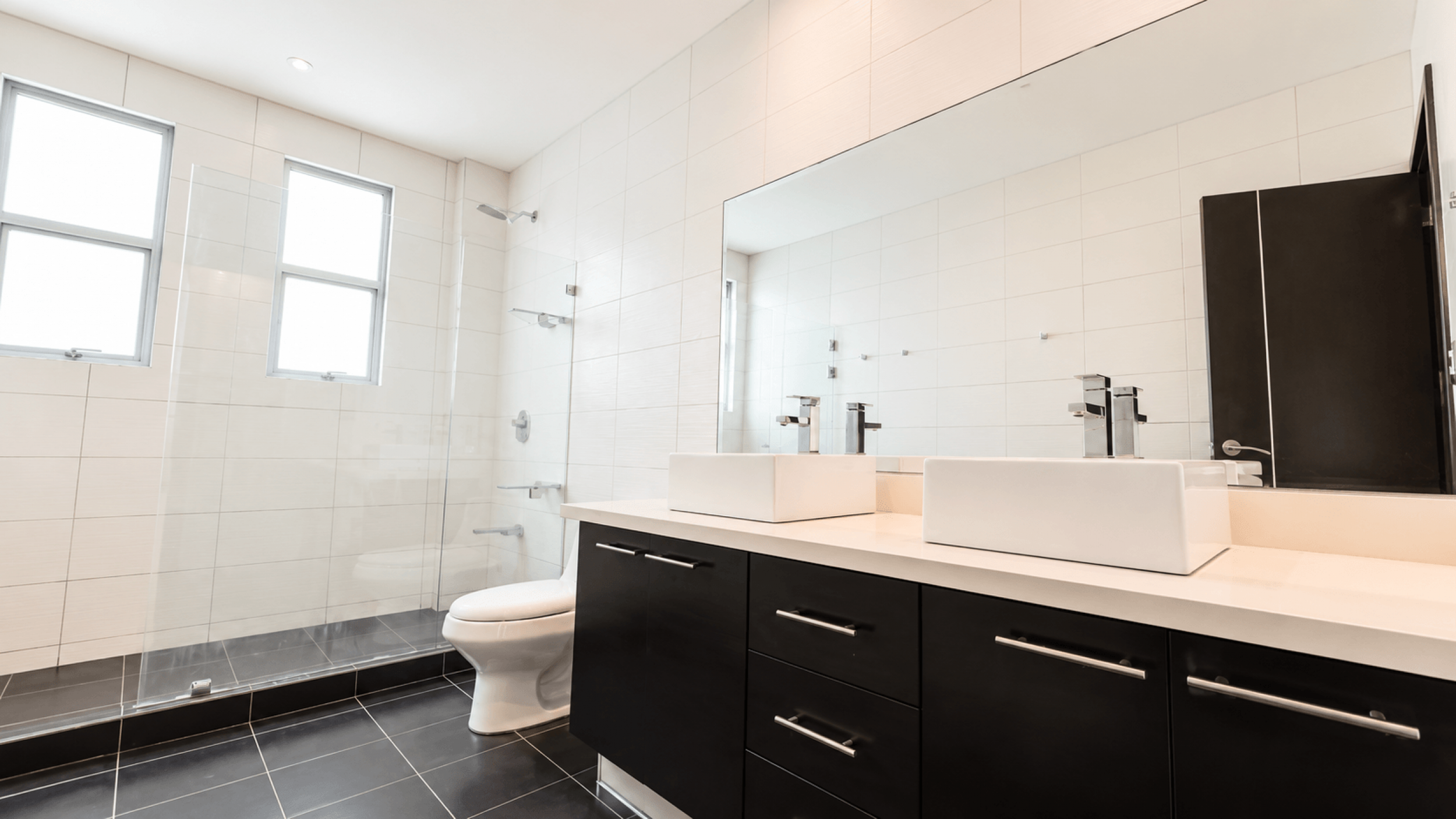 Modern Home for Rent in Santa Ana – 3 Bedrooms with Terrace and Spacious Living Areas