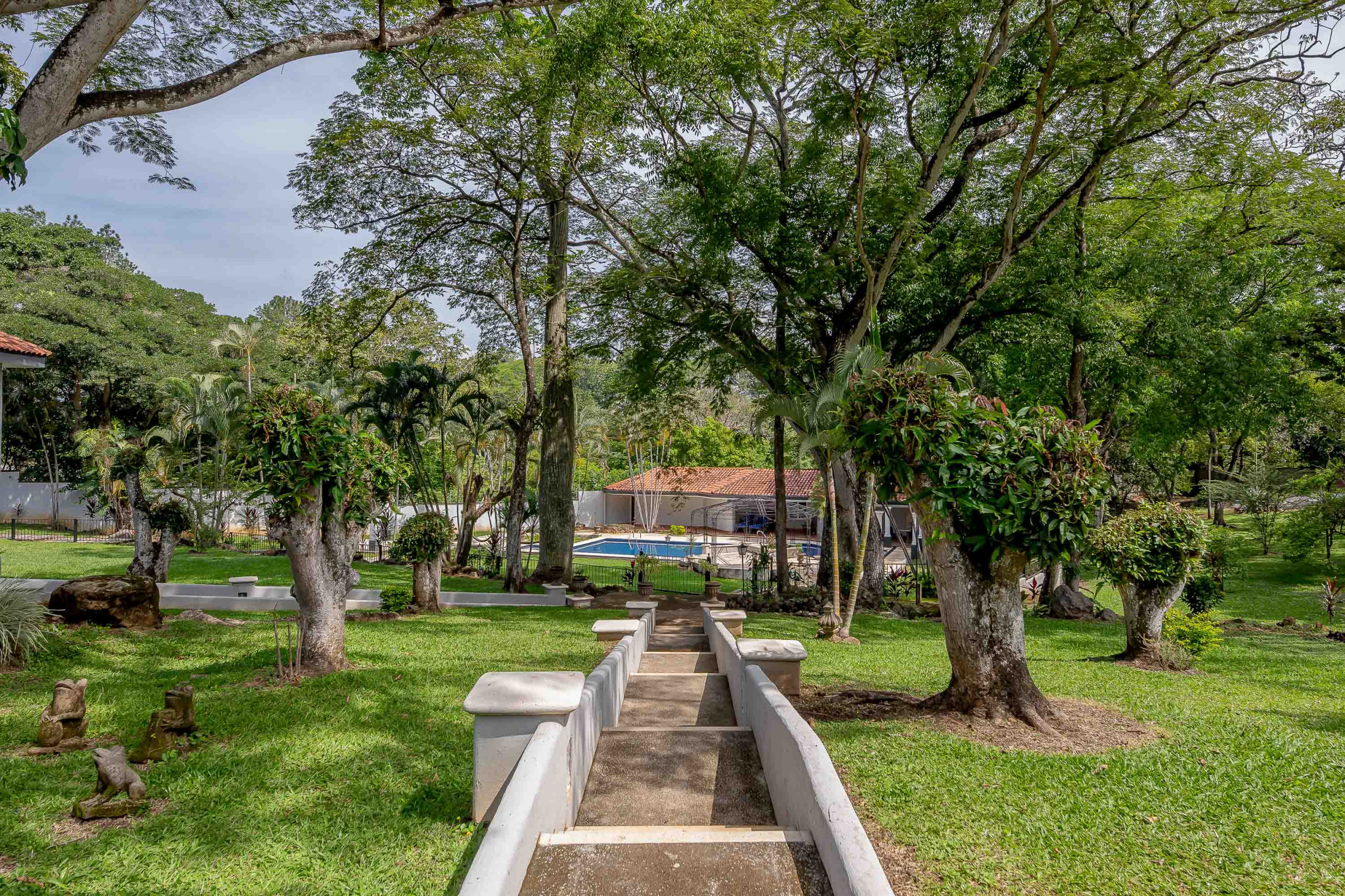 Resort-Style Luxury Villa in Turrucares, Alajuela: Your Dream Home Awaits!