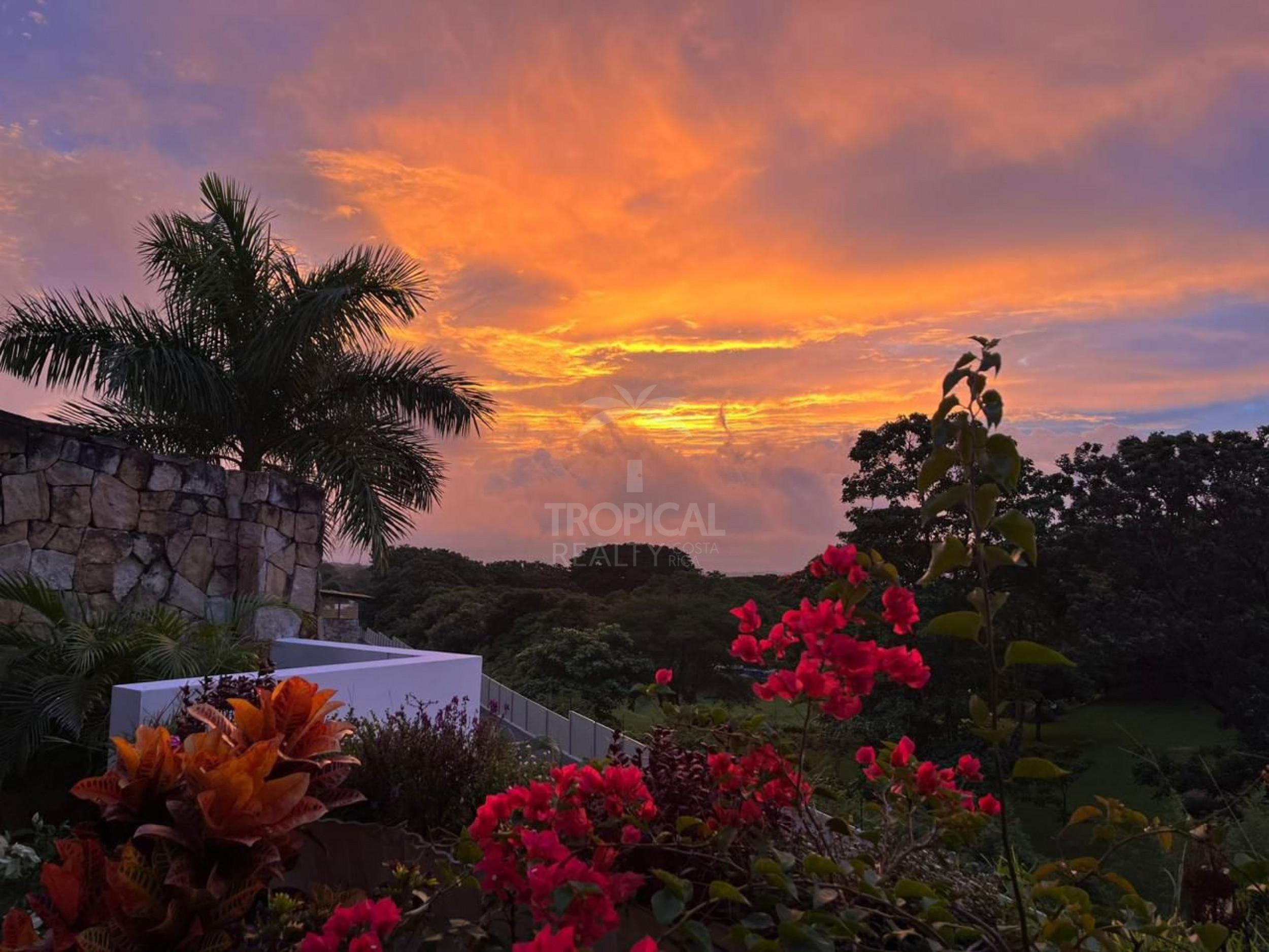 One-Level Penthouse in Avalon Country, Santa Ana – $240,000