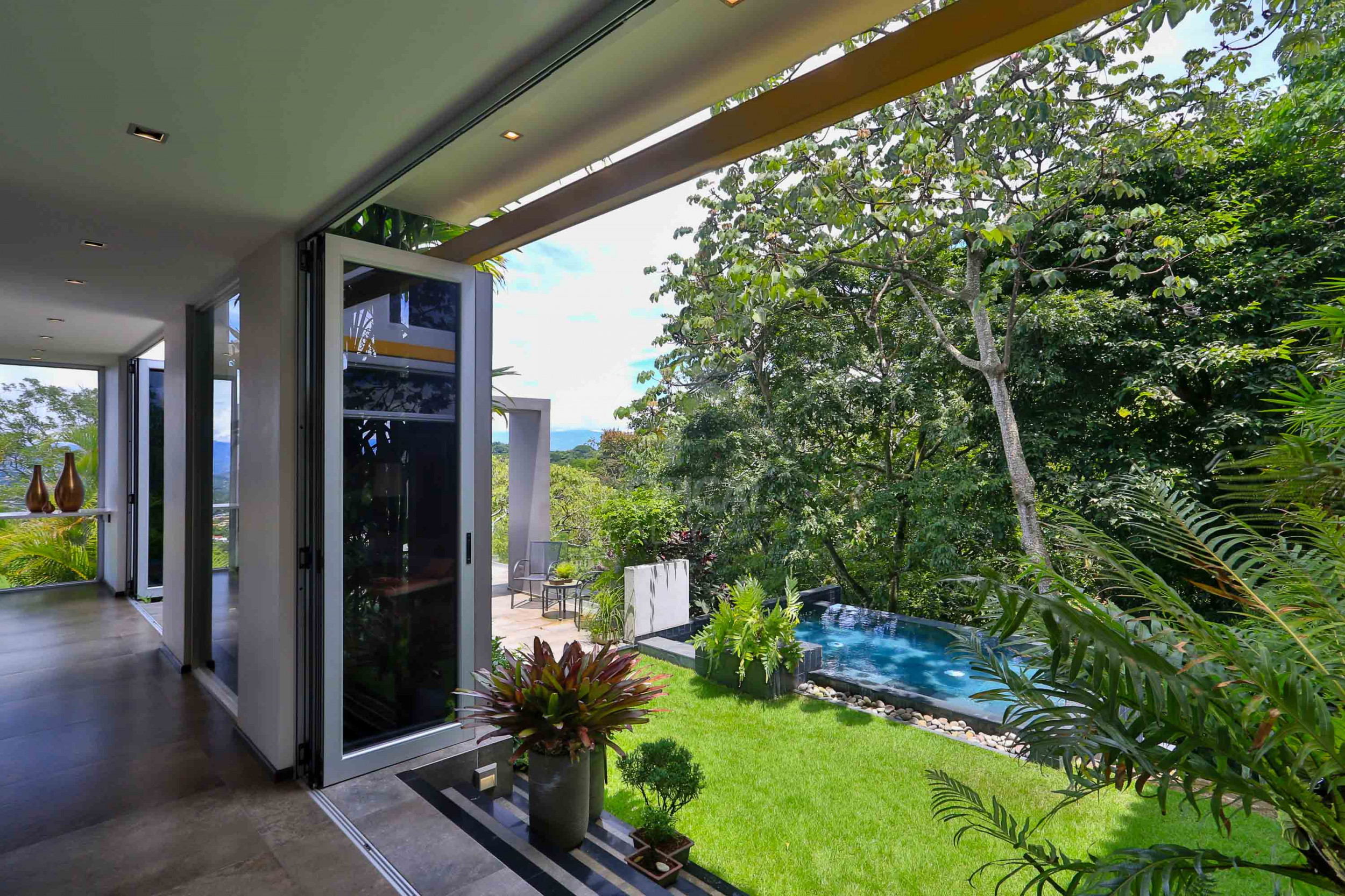Luxury Home for Sale in Ciudad Colón – Infinity Pool & Forest Views